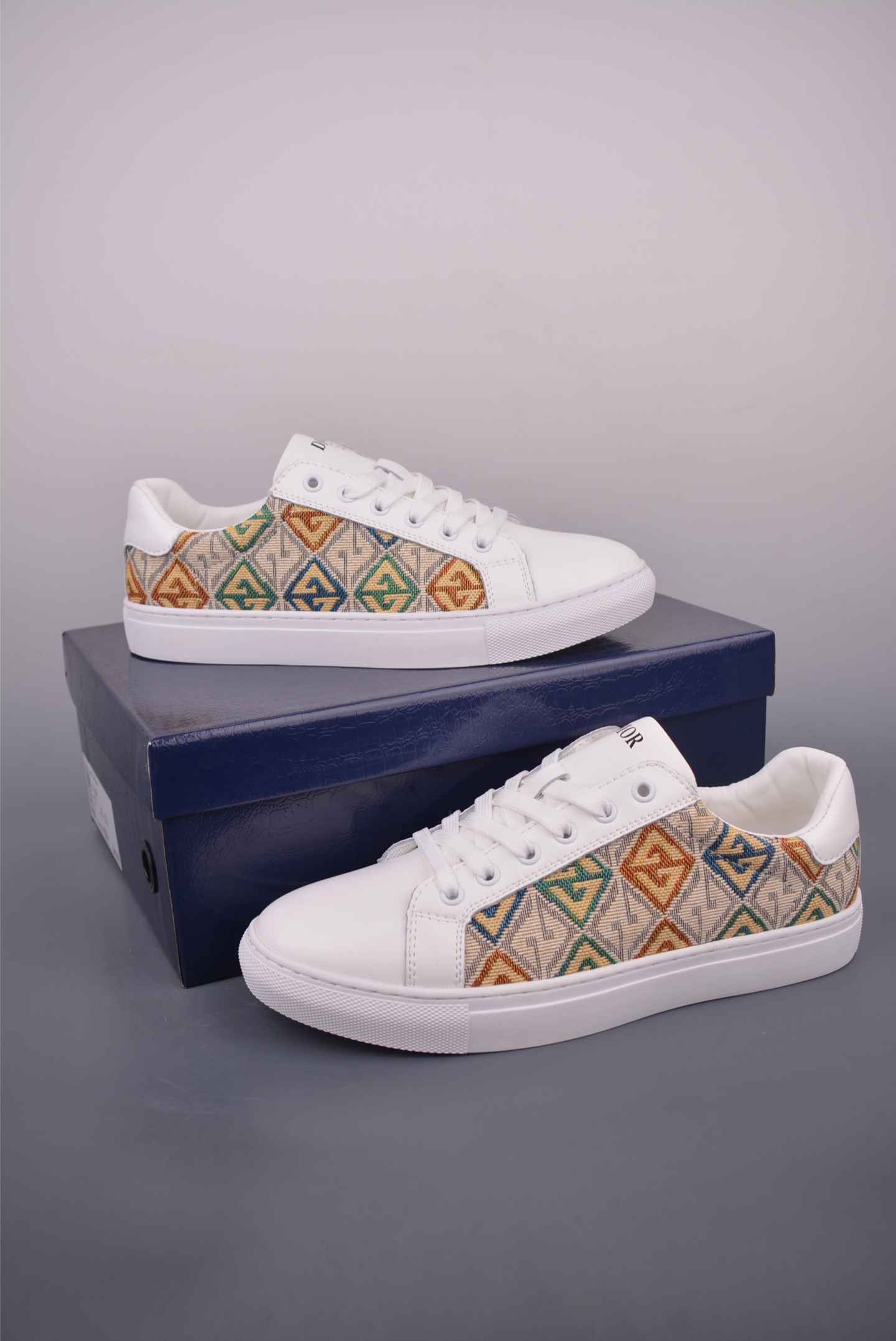 Dior CD1 Low-Top Sneakers with 'Dior' Logo - Sporty & Casual Style 2 i1754083916433 2618 0 1