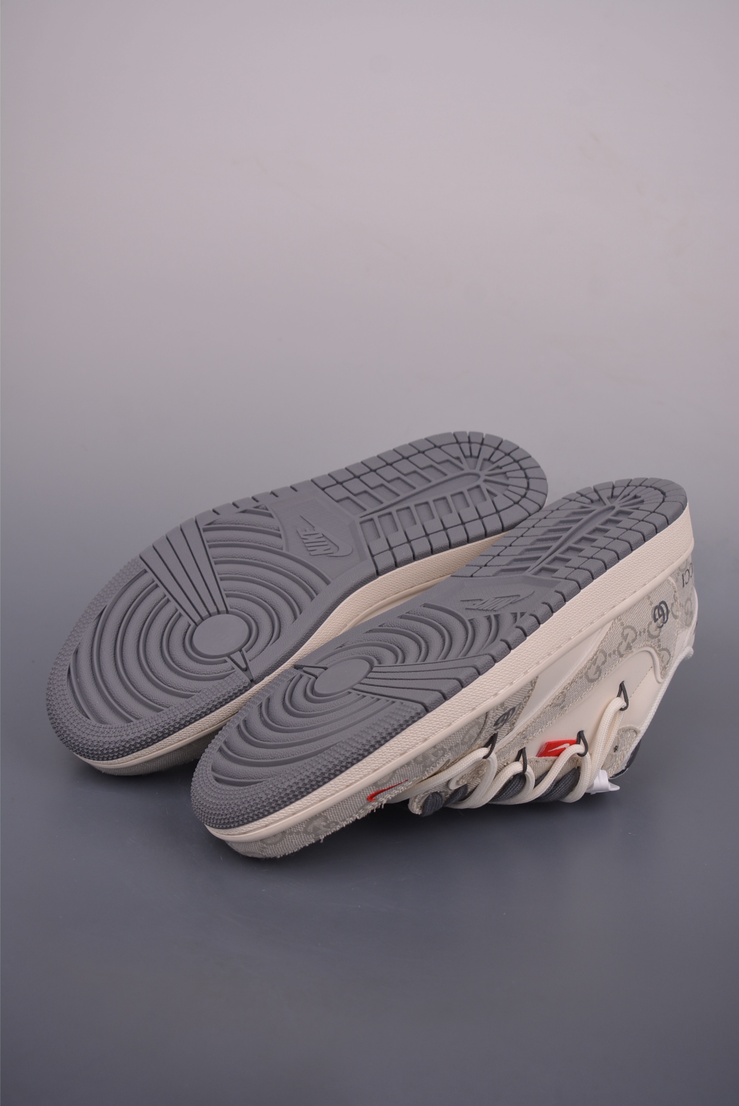 Fragment x Travis Scott x Gucci Air Jordan 1 Low 三方联名倒钩 HT5088-601