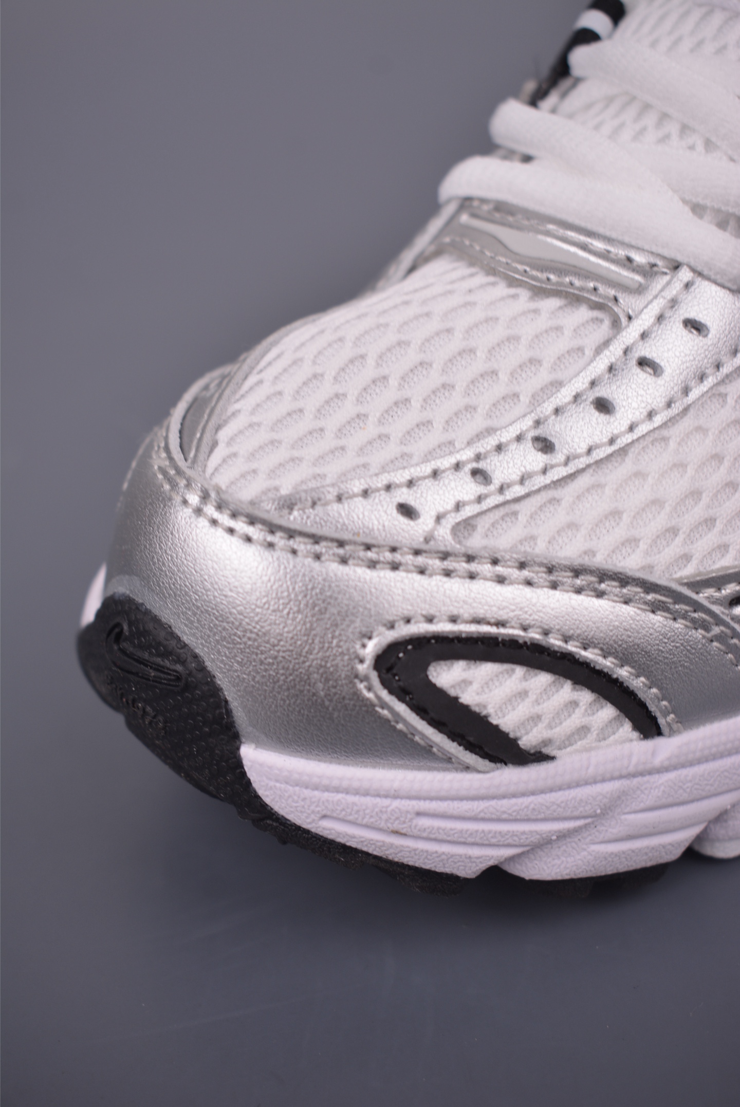 Nike Air Max Moto 2K Running Shoes - Comfortable, Versatile, Low Profile 6 i1754347153490 6121 0 5