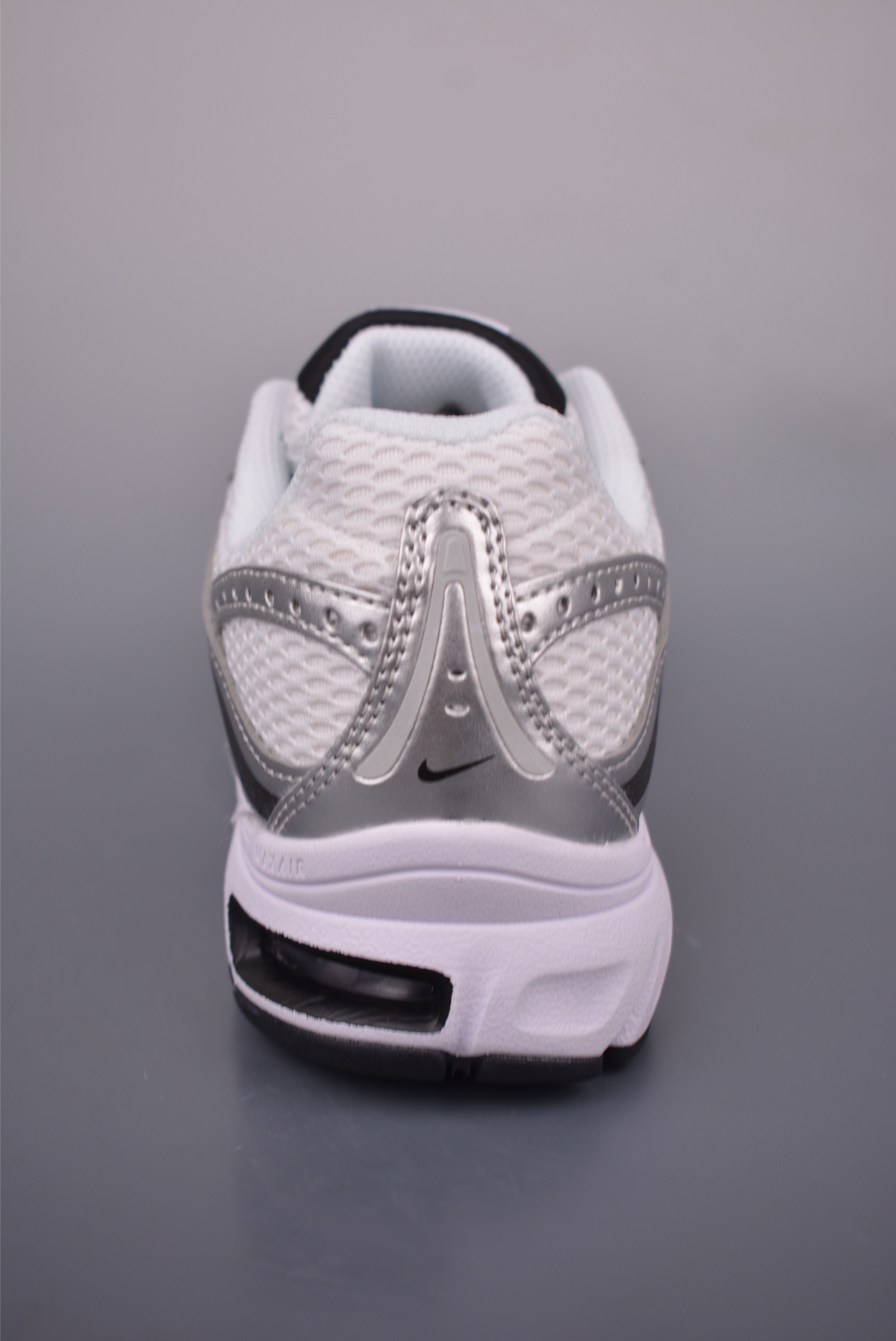 Nike Air Max Moto 2K Running Shoes - Comfortable, Versatile, Low Profile 4 i1754347153506 9082 0 3