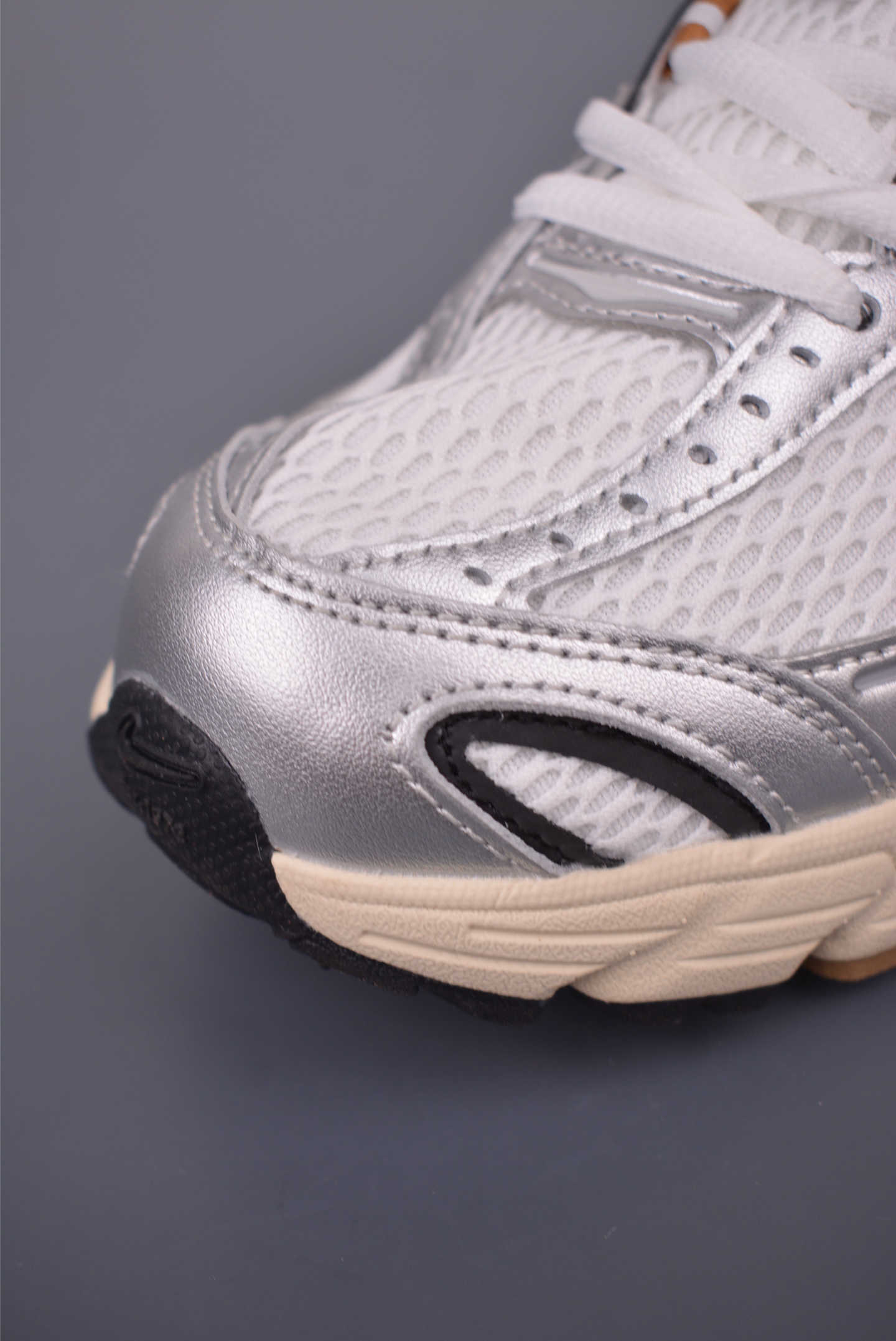 Nike Air Max Moto 2K Low-Top Running Shoes - Comfort and Style HQ2056 7 i1754347181863 8221 0 5