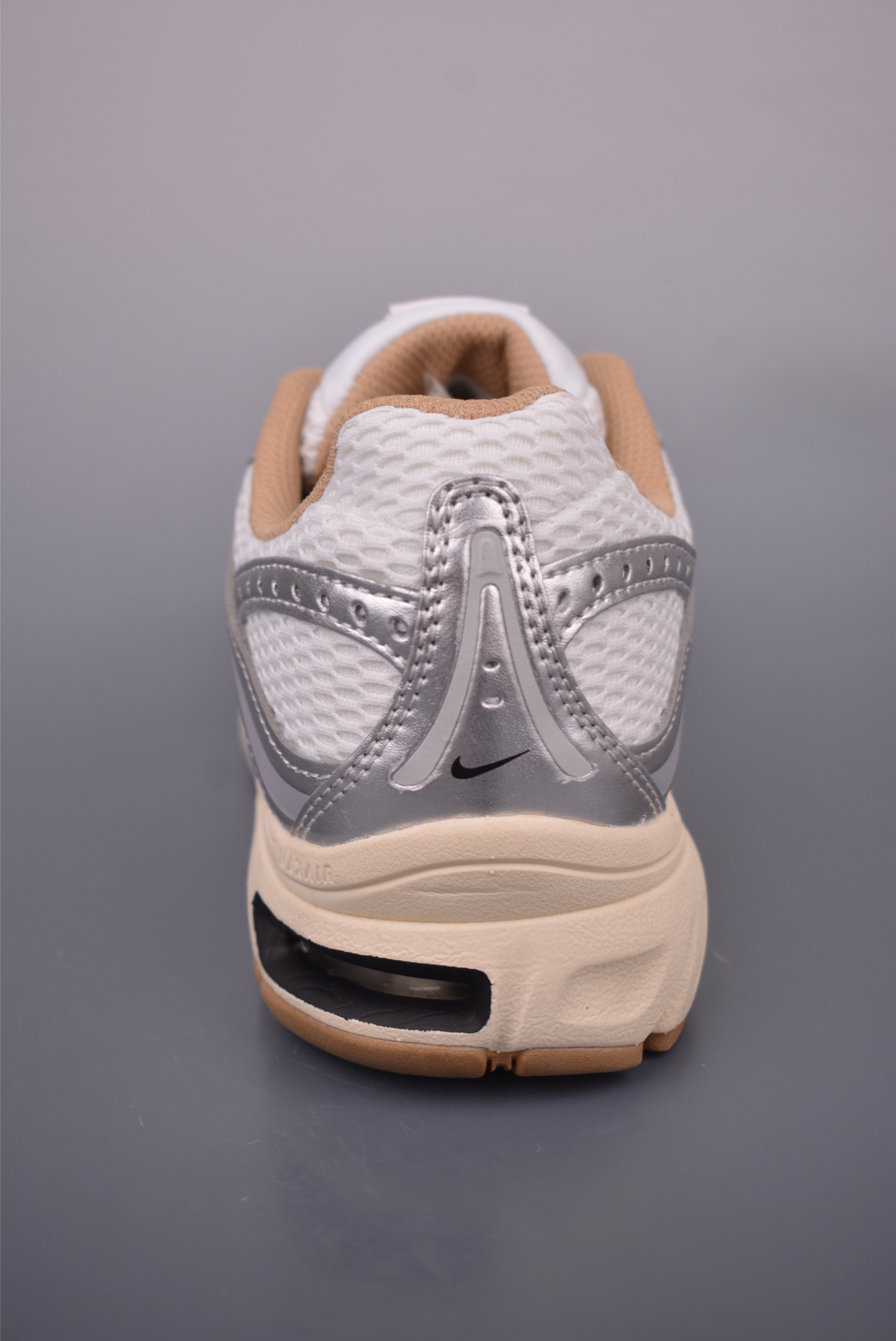 Nike Air Max Moto 2K Low-Top Running Shoes - Comfort and Style HQ2056 5 i1754347183442 6123 0 3