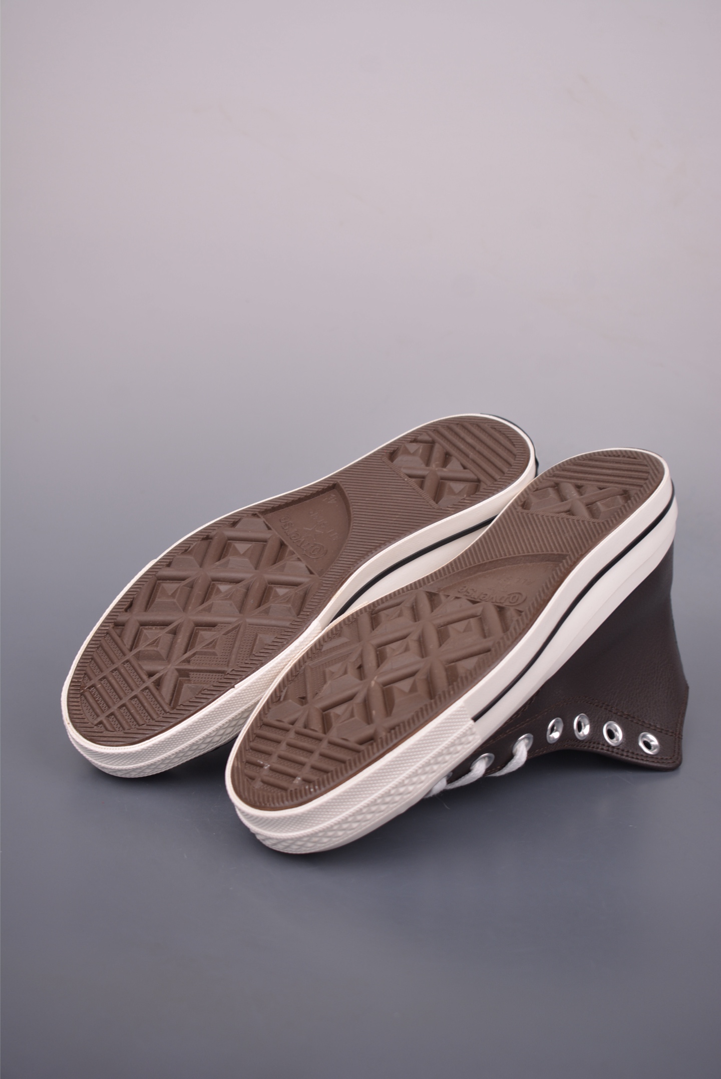 Converse Chuck 1970s Leather High Top Sneakers - Retro Style, Premium Comfort 4 i1754347401369 2087 0 2