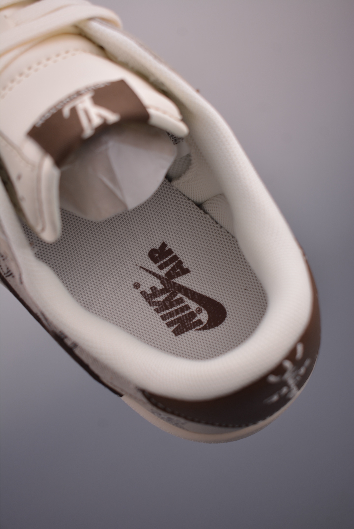 Louis Vuitton x Travis Scott Air Jordan 1 Low - Designer Collaboration Sneakers 10 i1754348306063 4154 0 8