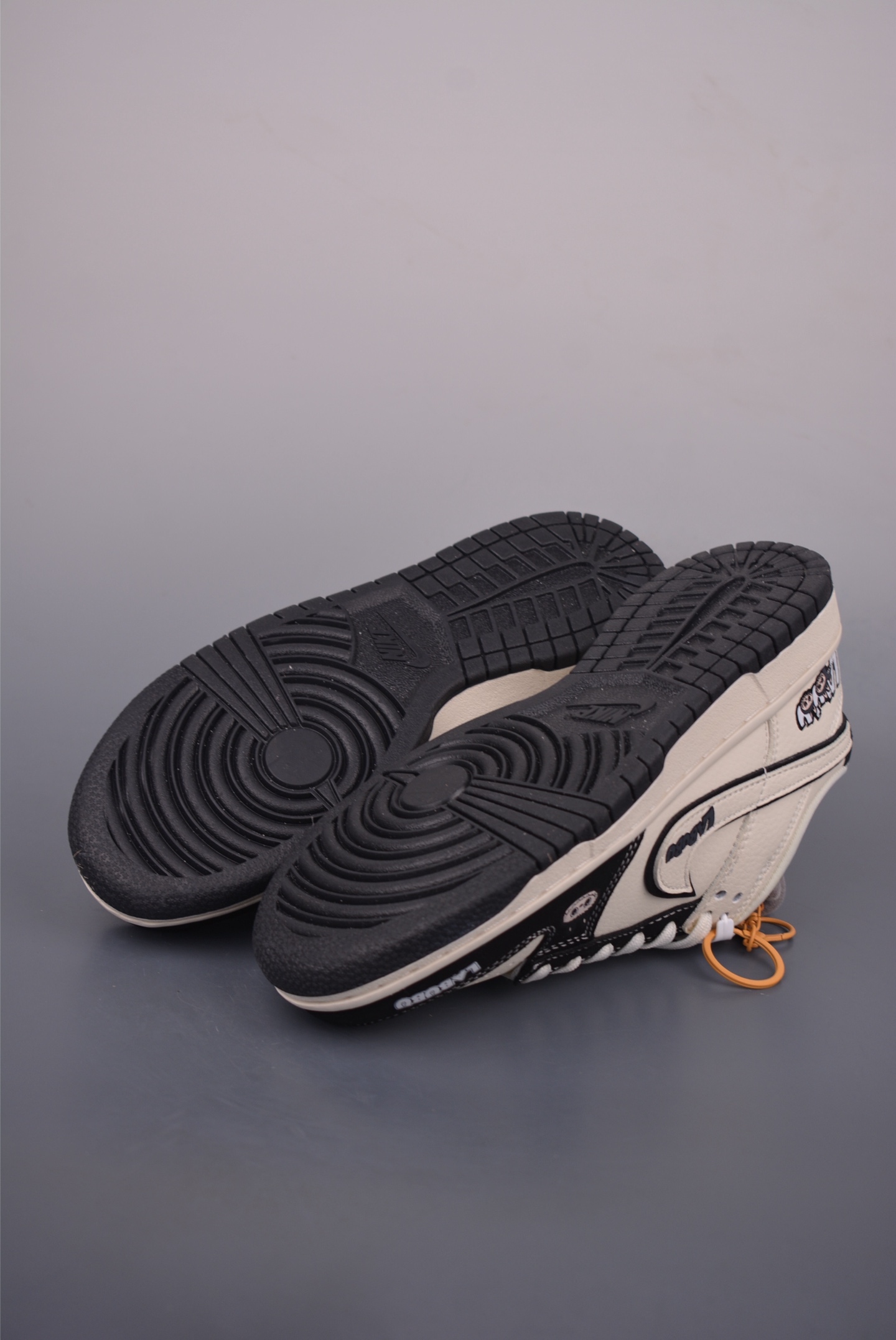 Nike SB Dunk Low LaBuBu - Premium Craftsmanship & Unique Design 4 i1754348409527 5580 0 2