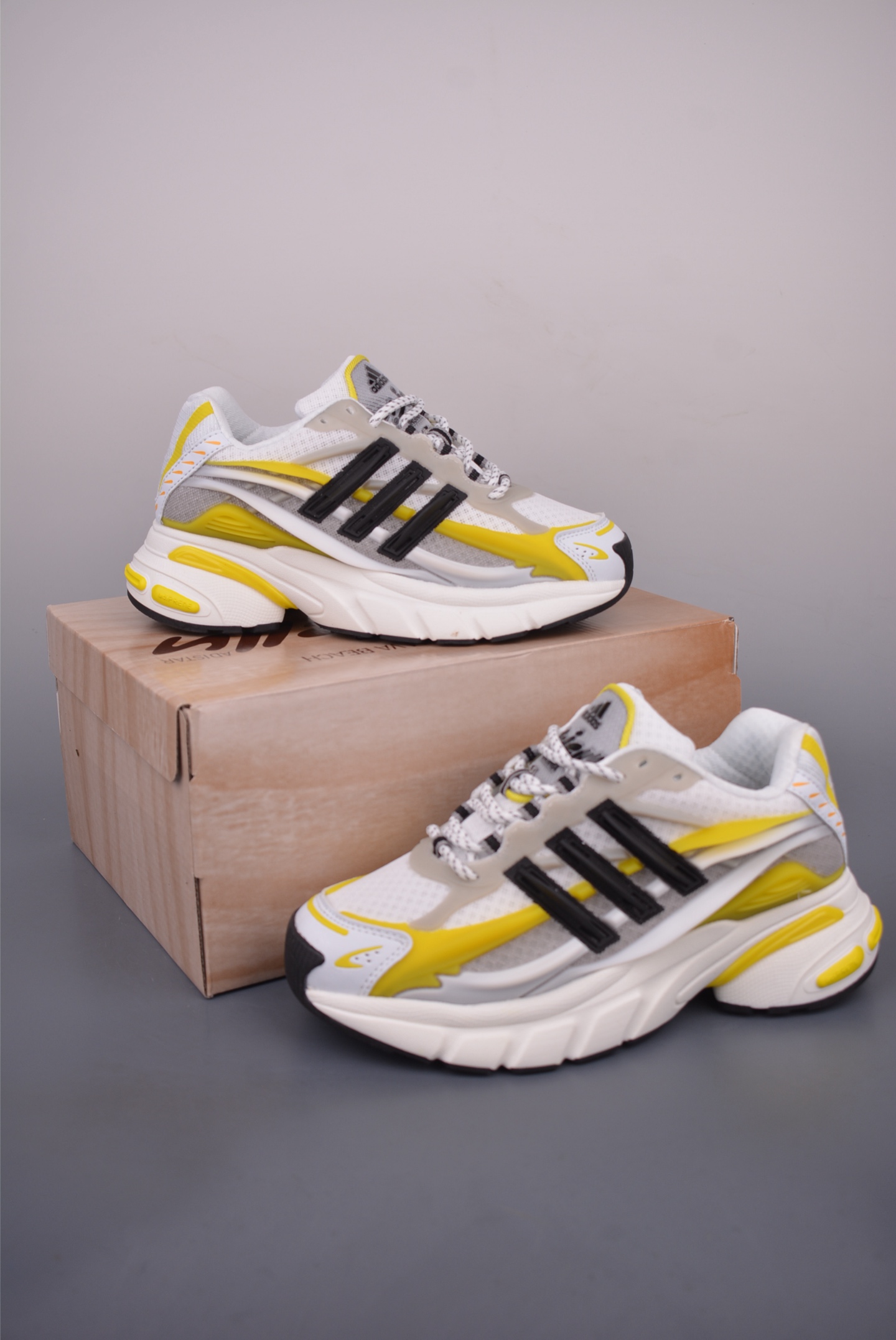 300 Pharrell x adidas Adistar Jellyfish 低帮复古风老爹鞋 JP9267