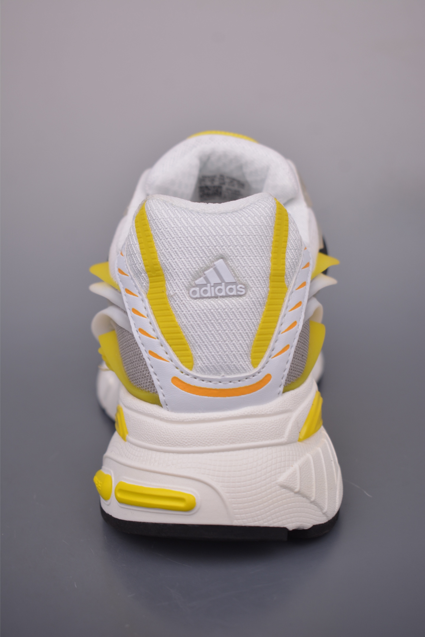 300 Pharrell x adidas Adistar Jellyfish 低帮复古风老爹鞋 JP9267
