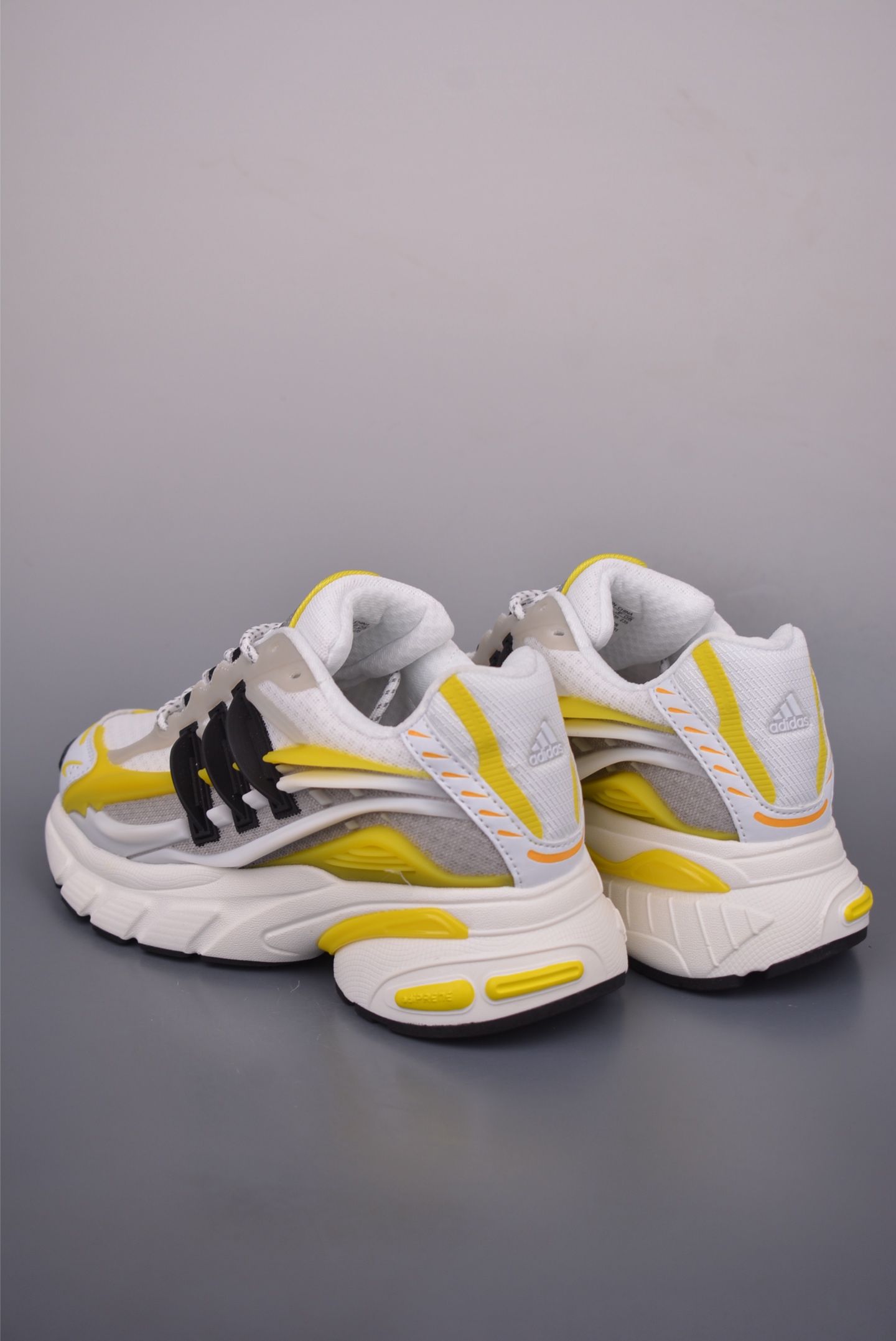300 Pharrell x adidas Adistar Jellyfish 低帮复古风老爹鞋 JP9267