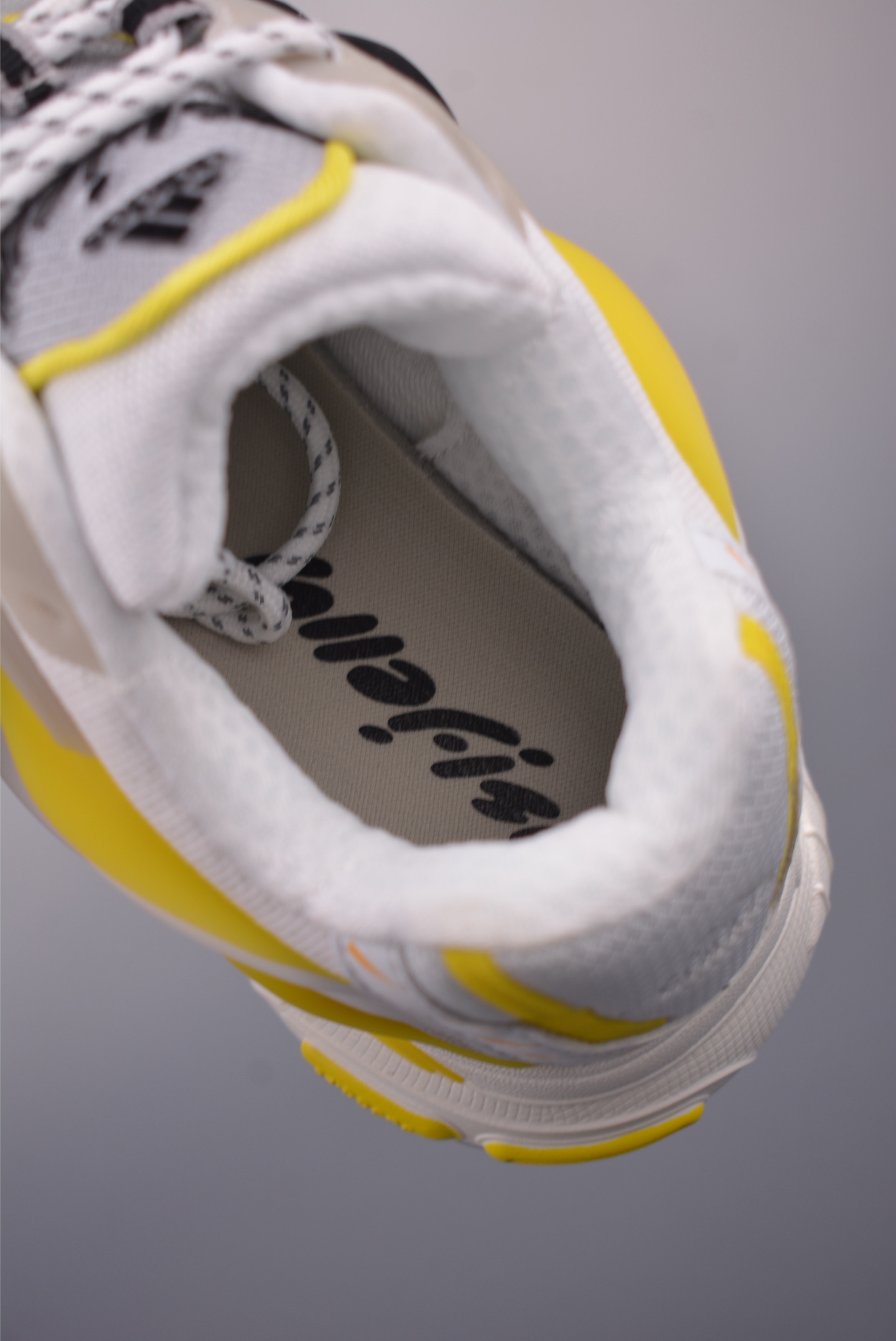 300 Pharrell x adidas Adistar Jellyfish 低帮复古风老爹鞋 JP9267