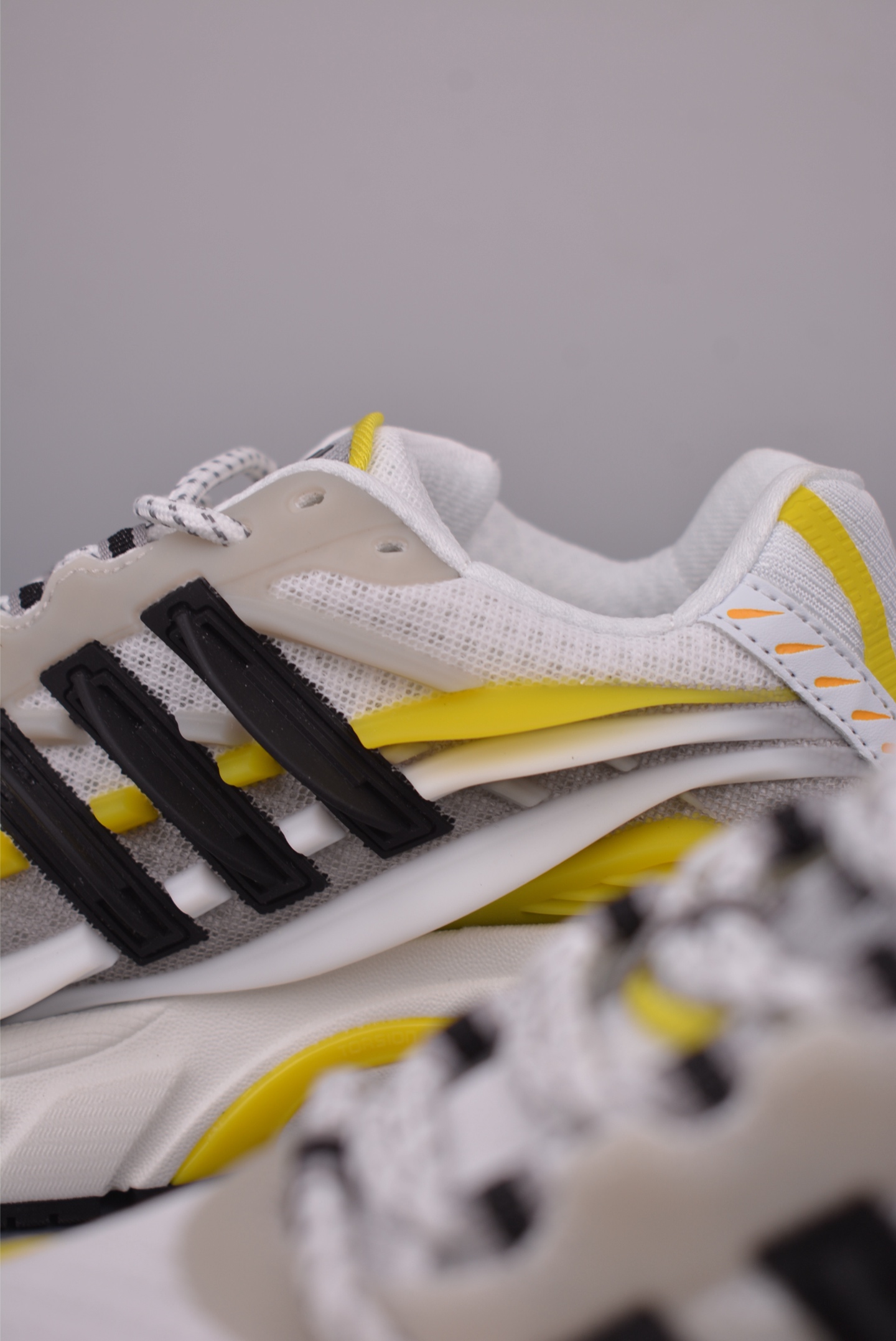 300 Pharrell x adidas Adistar Jellyfish 低帮复古风老爹鞋 JP9267