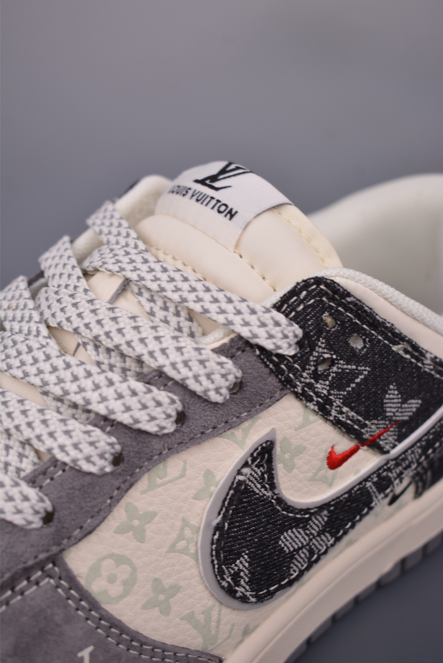 Nike SB Dunk Low Louis Vuitton Limited Edition Sneakers 7 i1754432078516 4503 0 6