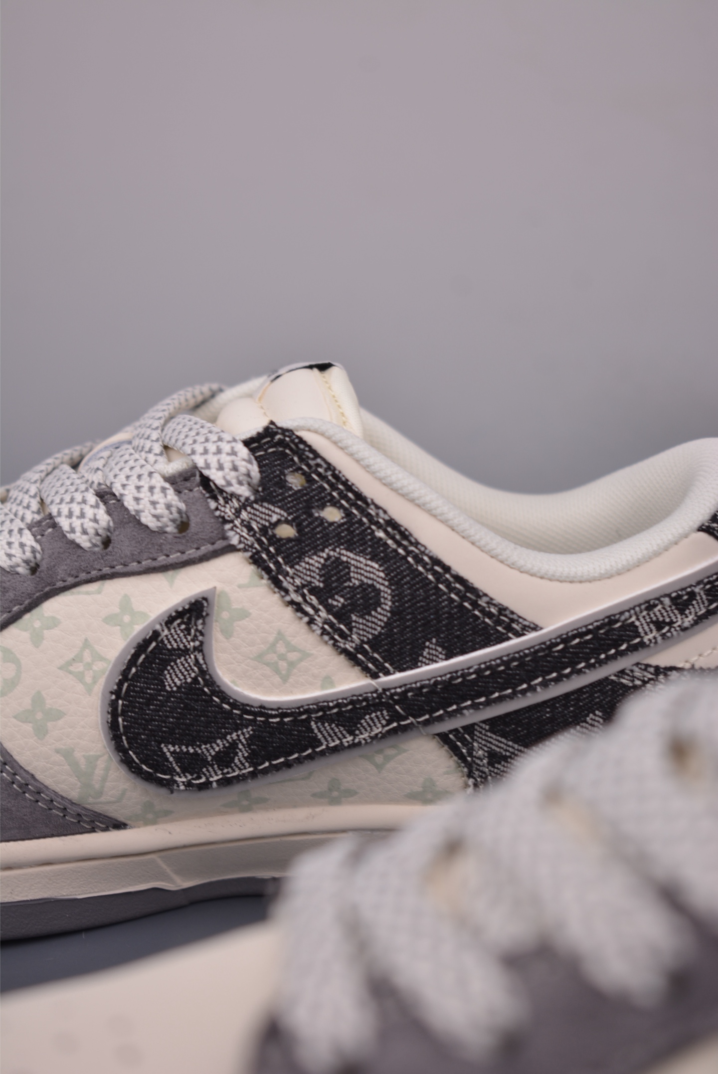 Nike SB Dunk Low Louis Vuitton Limited Edition Sneakers 8 i1754432078550 908 0 7