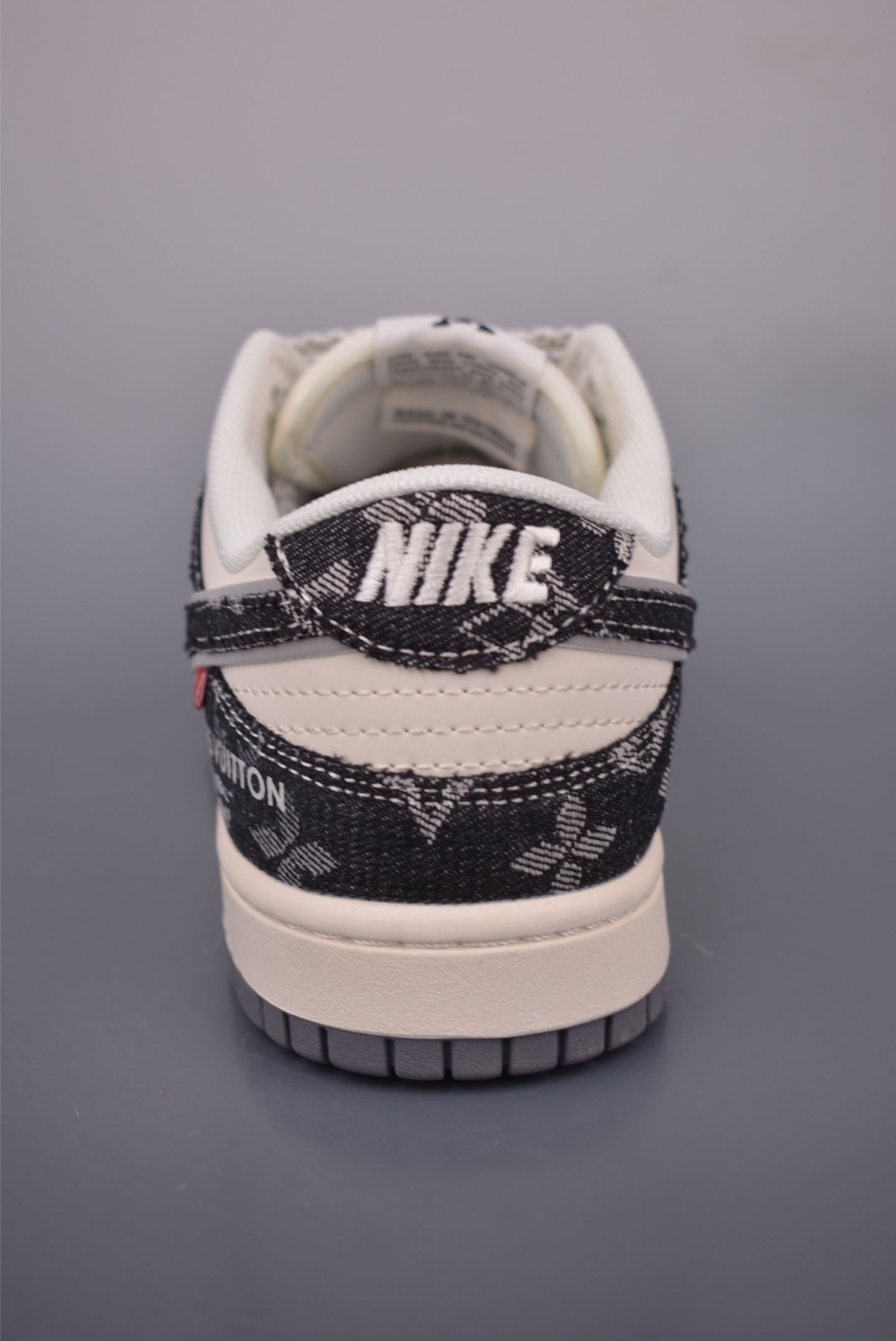 Nike SB Dunk Low Louis Vuitton Limited Edition Sneakers 4 i1754432078595 7992 0 3