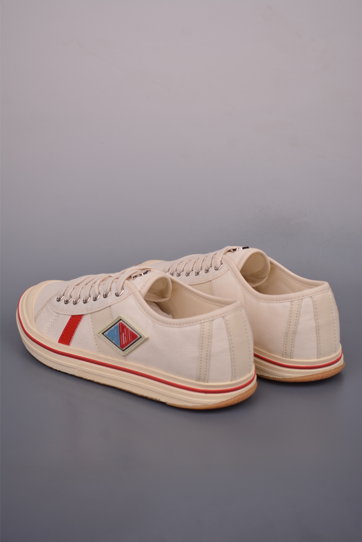 Bottega Veneta Eliot Canvas Sneakers - Retro Style, Comfortable and Durable 3 i1754520551674 9598 0 1