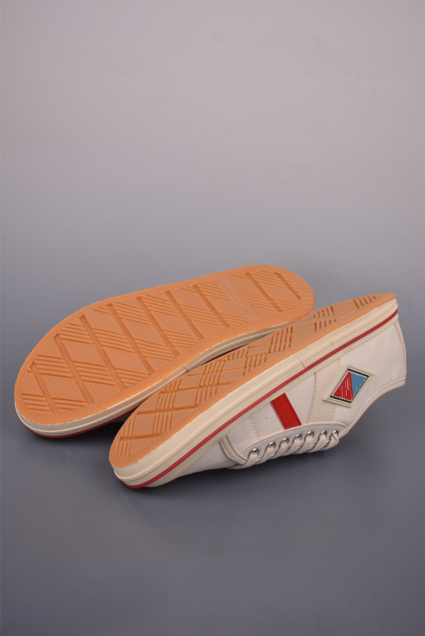 Bottega Veneta Eliot Canvas Sneakers - Retro Style, Comfortable and Durable 4 i1754520551722 1605 0 2