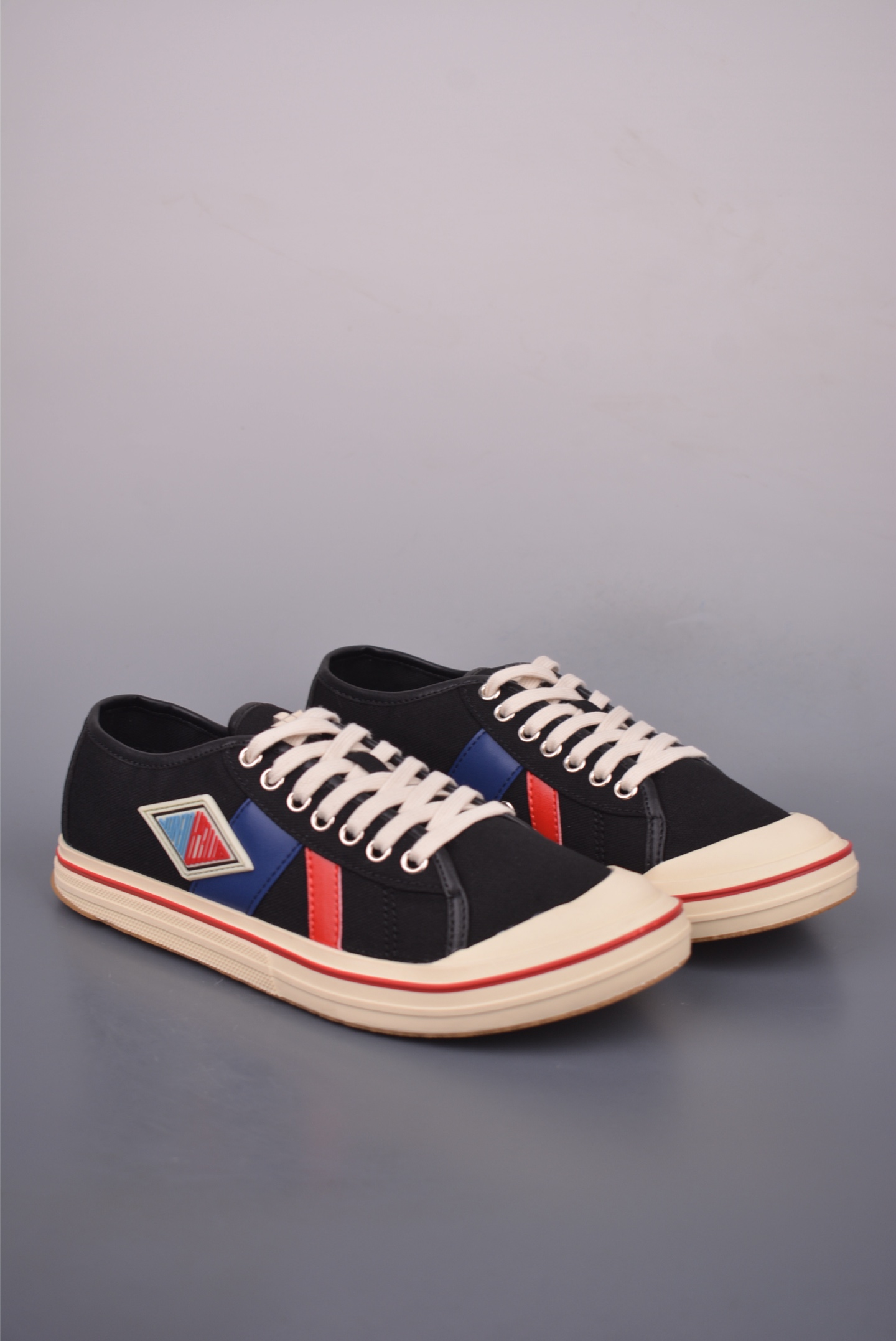 Bottega Veneta Eliot Canvas Sneakers - Retro Basketball Inspired Shoes 2 i1754520589022 6066 0 0