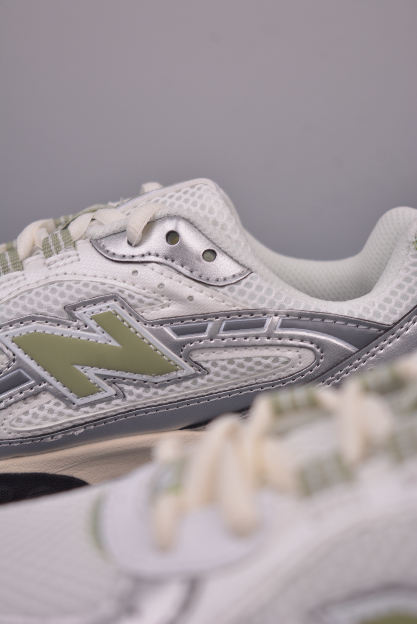 New Balance 204 Series Retro Casual Versatile Running Shoes - White/Silver 8 i1754521085833 4069 0 7