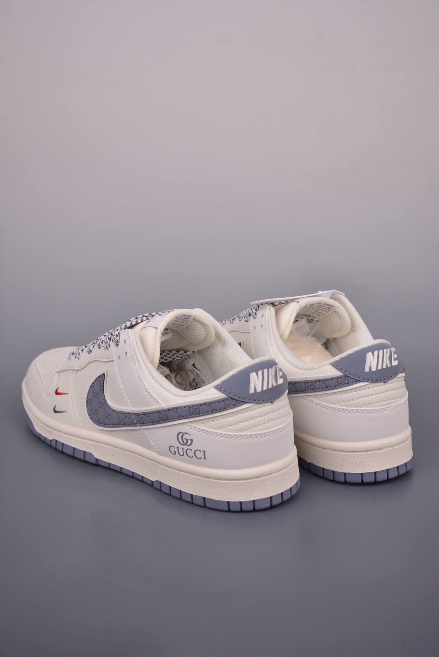 Nike SB Dunk Low Gucci Collaboration Premium Leather Sneakers - Limited Edition 3 i1754521979820 9806 0 1