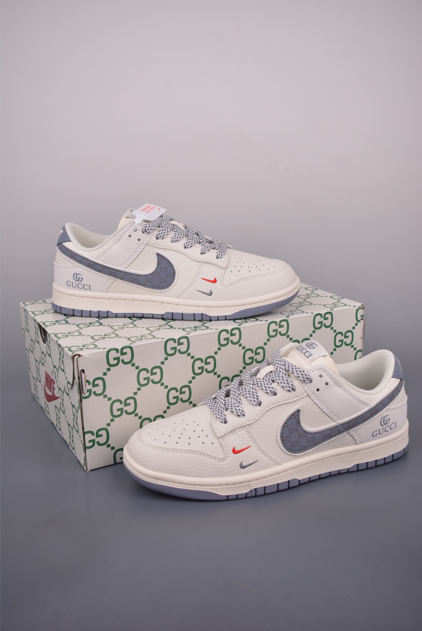 Nike SB Dunk Low Gucci Collaboration Premium Leather Sneakers - Limited Edition 6 i1754521981532 6890 0 4