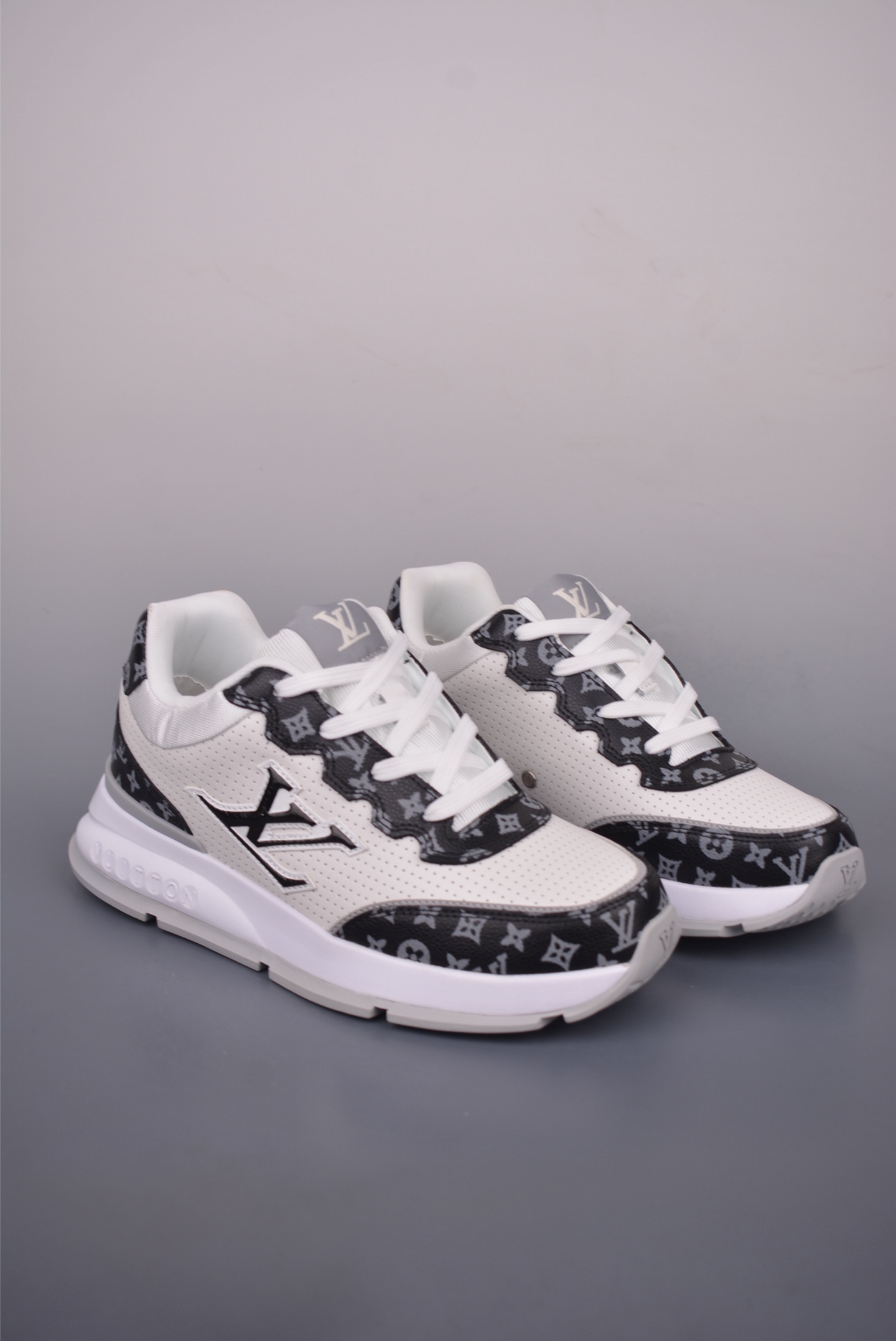 Louis Vuitton Trainer Sneaker Low White Leather Casual Shoes Size 41-45 2 i1754522400844 1877 0 0