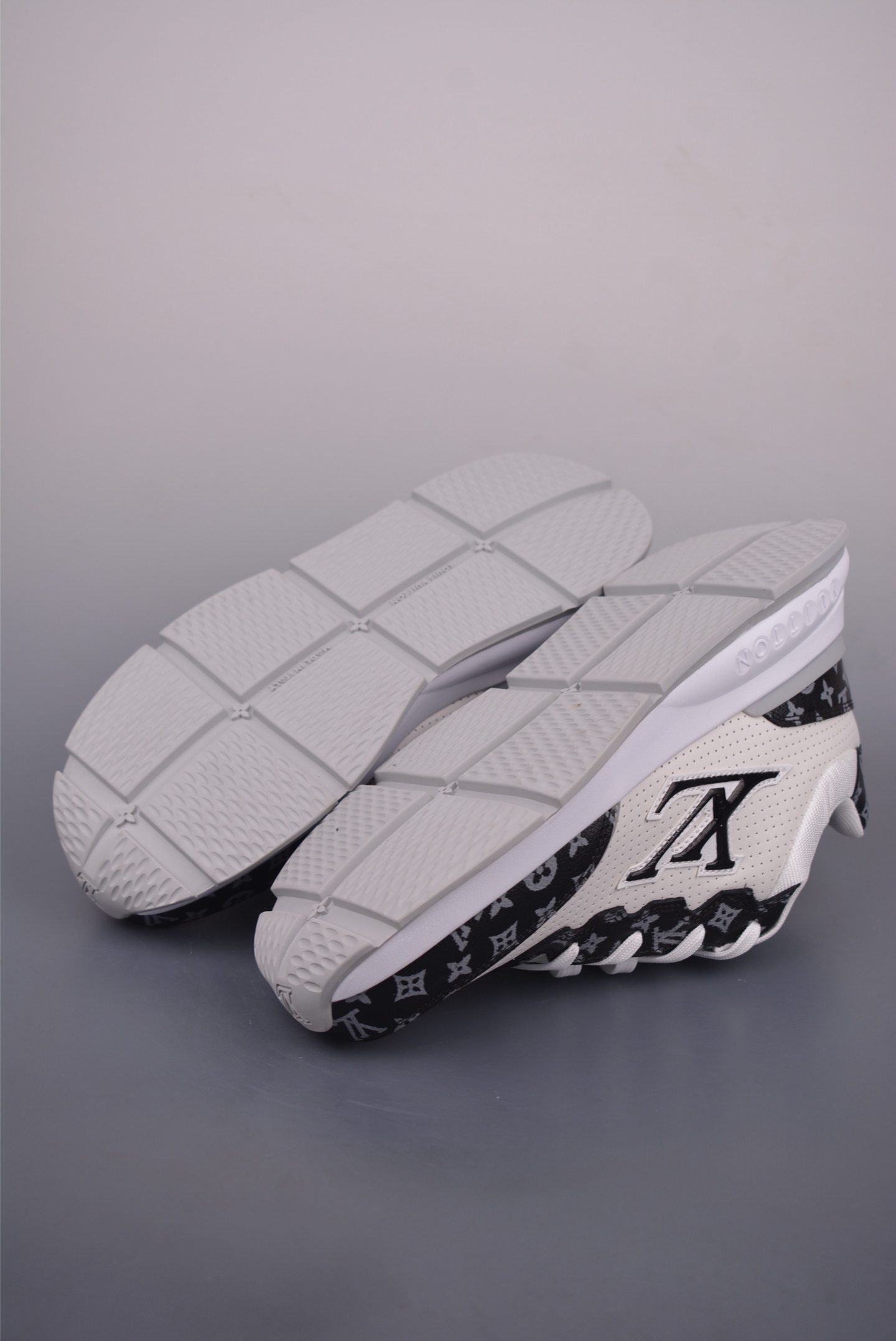 Louis Vuitton Trainer Sneaker Low White Leather Casual Shoes Size 41-45 4 i1754522403039 5024 0 2