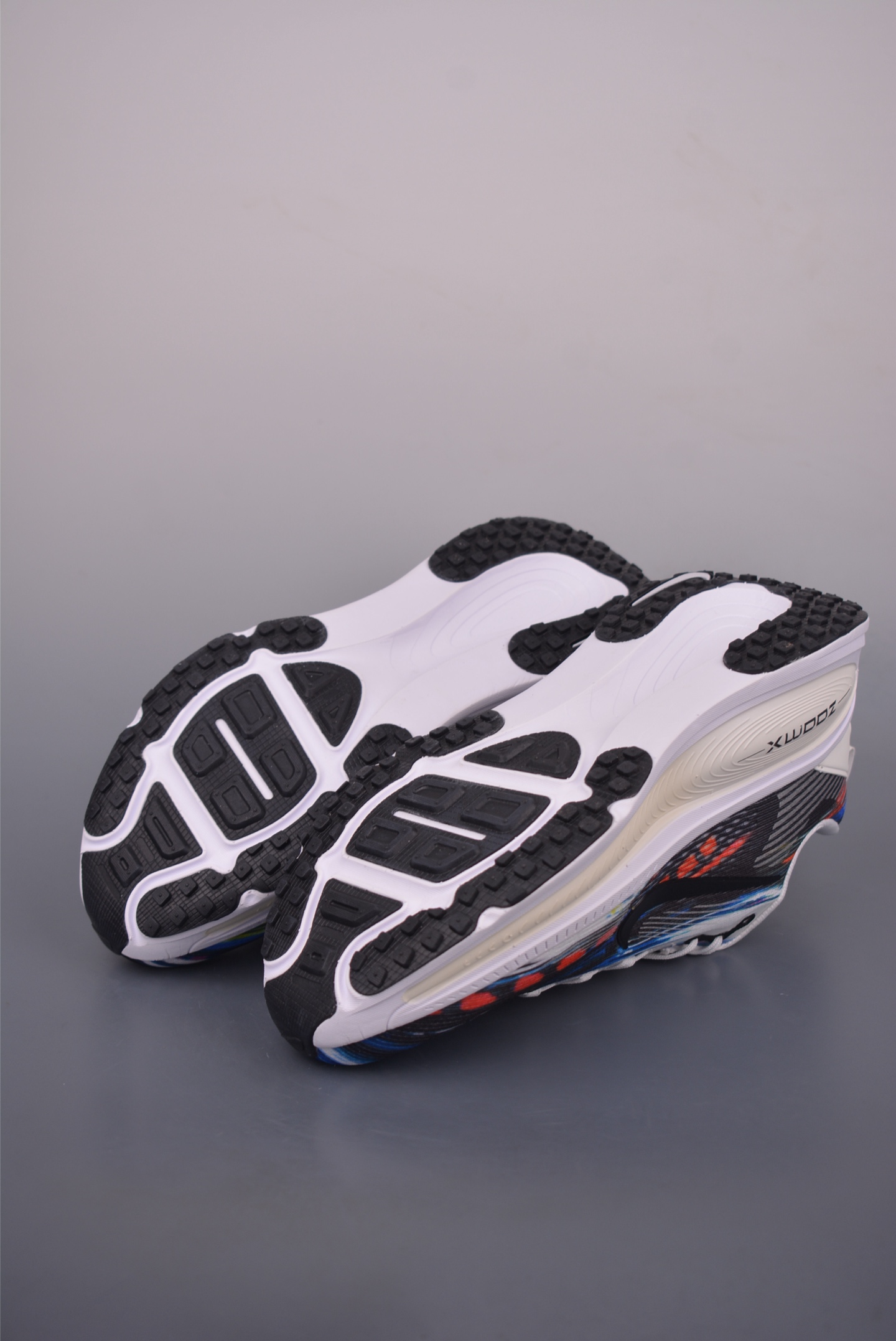 Nike Air Zoom Vomero 18 Running Shoes: Advanced Tech, Superior Comfort 4 i1754603192450 6859 0 2