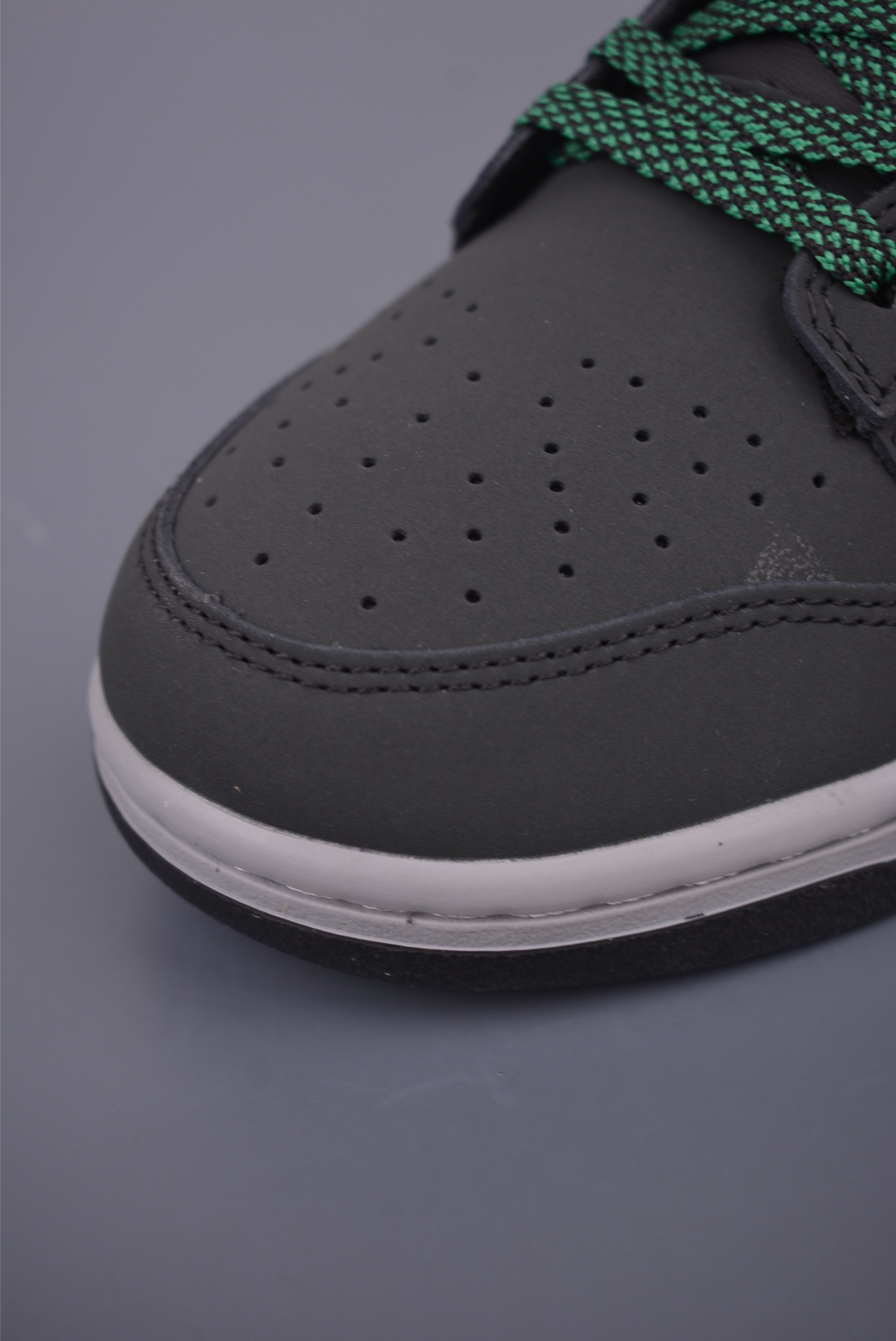 Nike SB Dunk Low UN - Premium Leather, Superior Comfort, and Perfect Fit 7 i1754604853869 1566 0 5