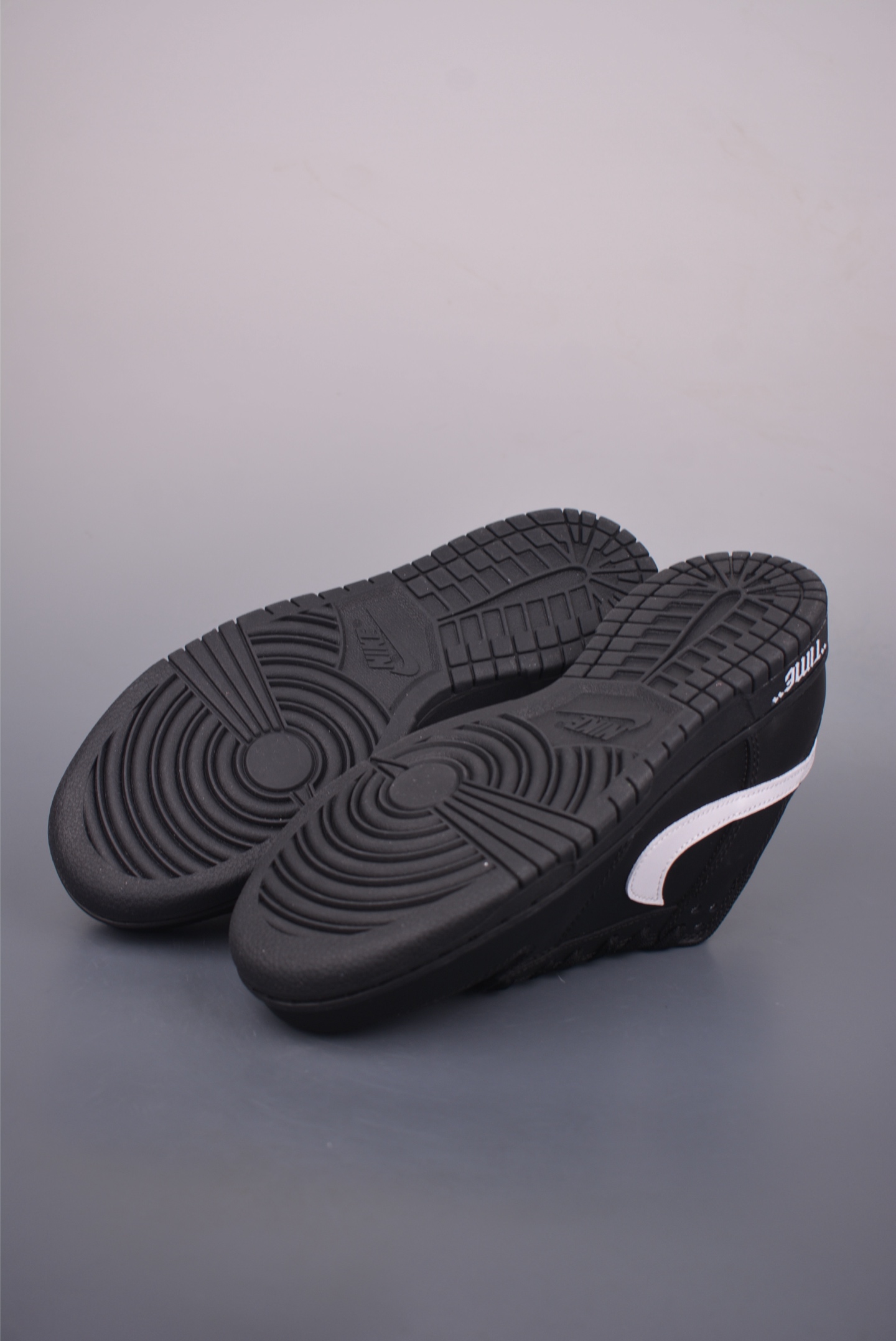Nike SB Dunk Low Time Collab Black and White Sneakers HF5441-100 Men's 3 i1754604899493 7165 0 2