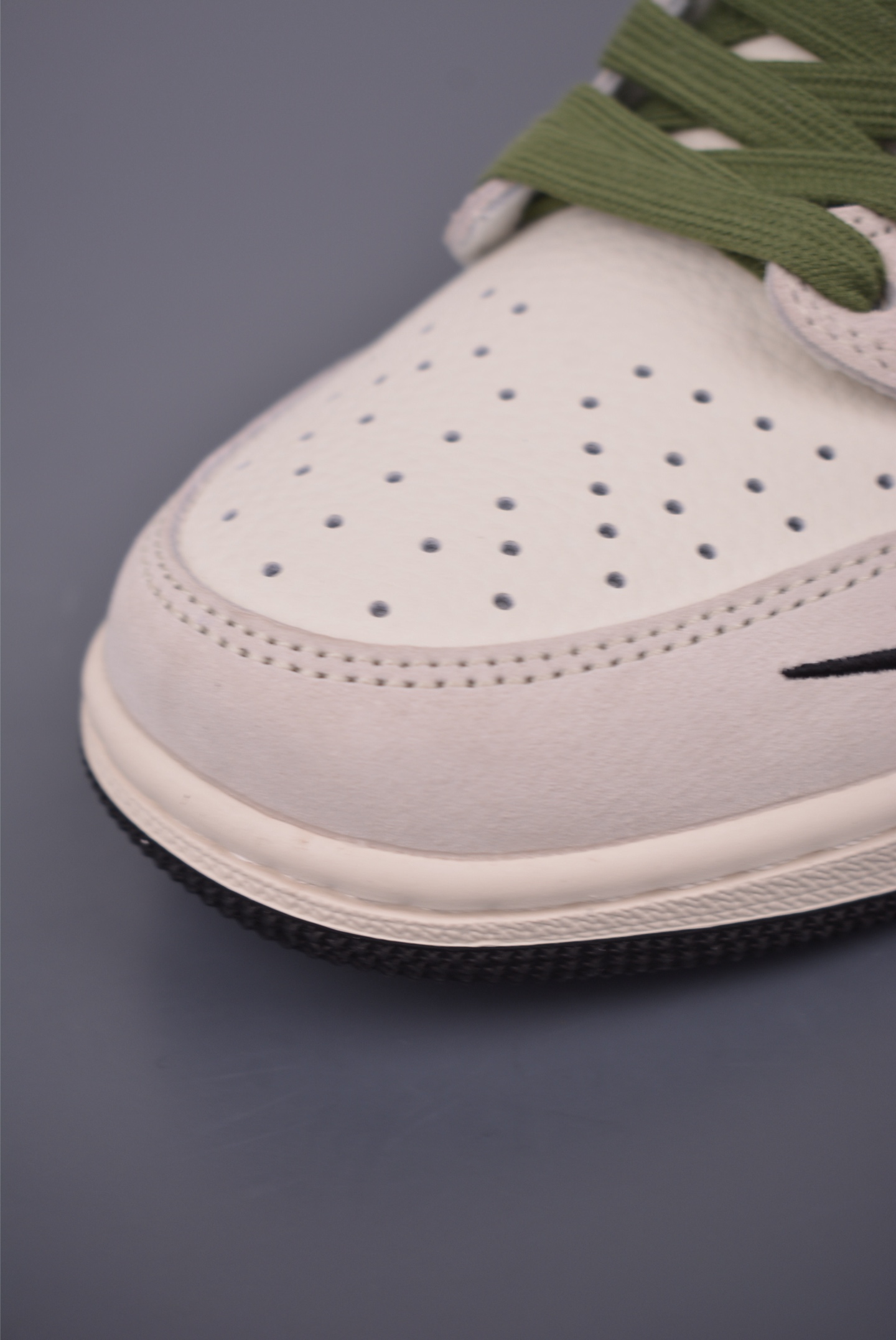 Fragment x Travis Scott x Louis Vuitton Air Jordan 1 Low-Sneakers 6 i1754604946699 157 0 5