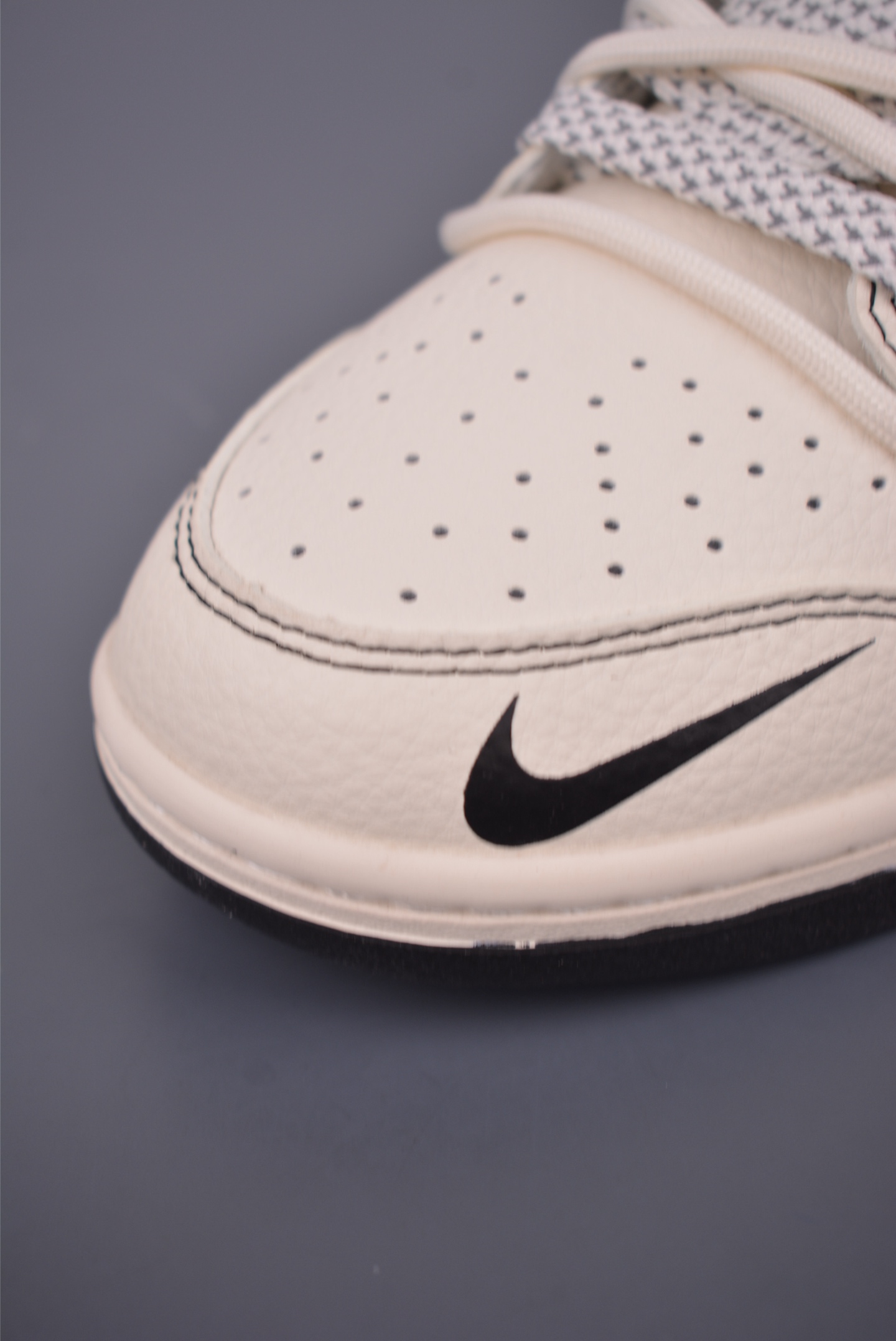 Nike SB Dunk Low Louis Vuitton Collab Deconstructed Sneakers 7 i1754605040314 4234 0 5