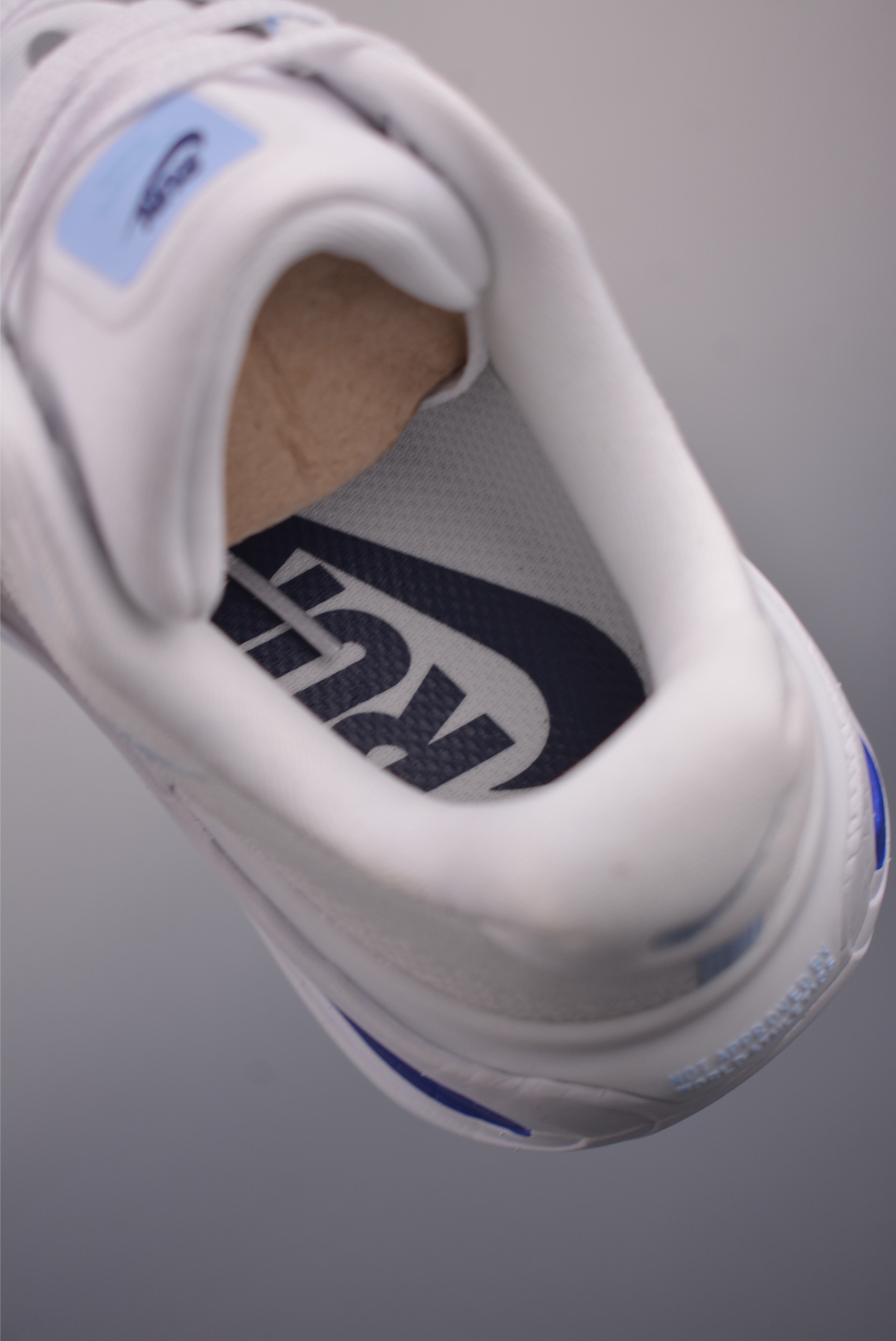 Nike Vomero Premium Air Cushion Running Shoes - Comfortable, Durable, Stylish 9 i1754689374187 3828 0 8