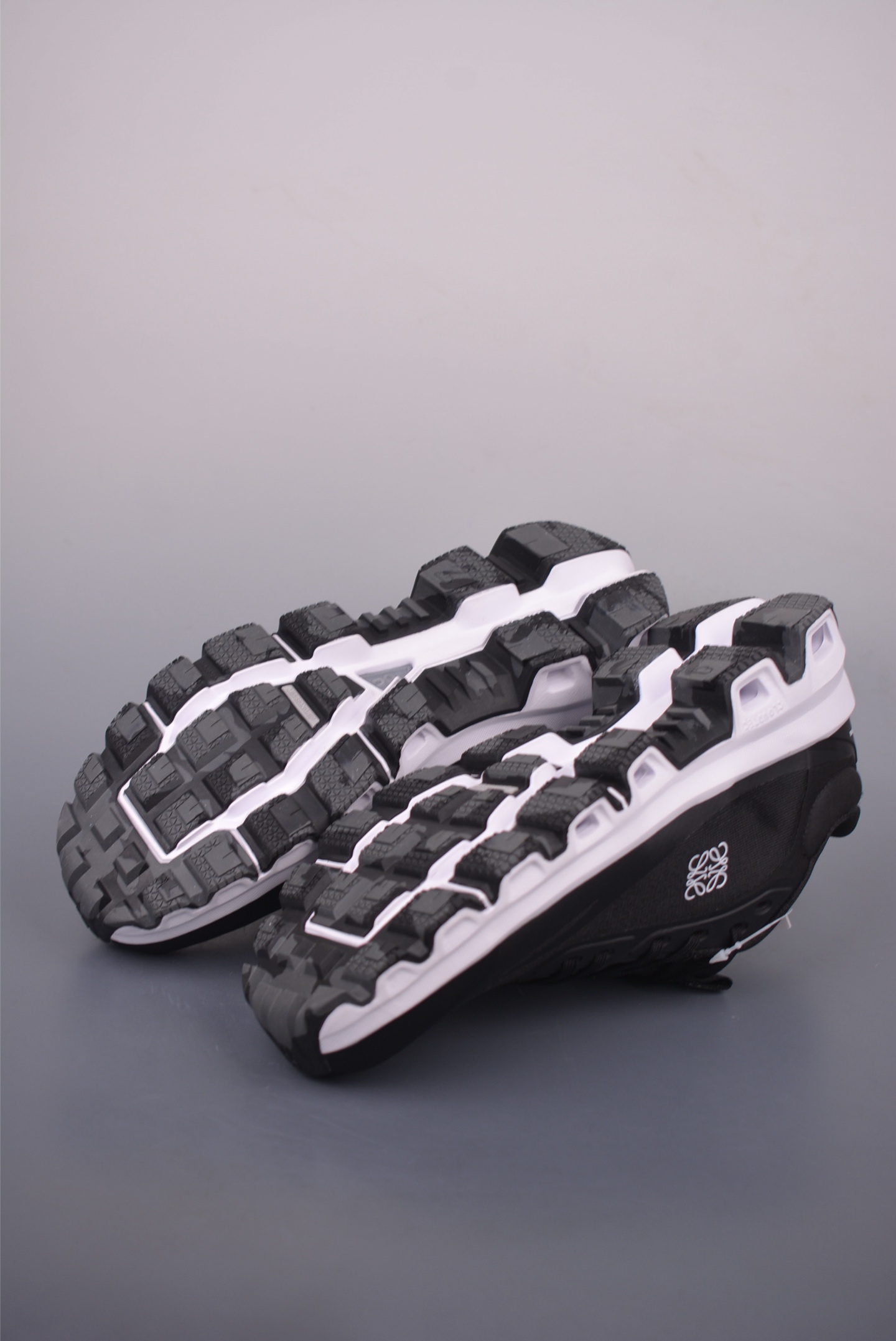 Loewe Flow Runner Sneakers Black White Lightweight Breathable Mesh Shoes 3 i1754771882892 8647 0 2
