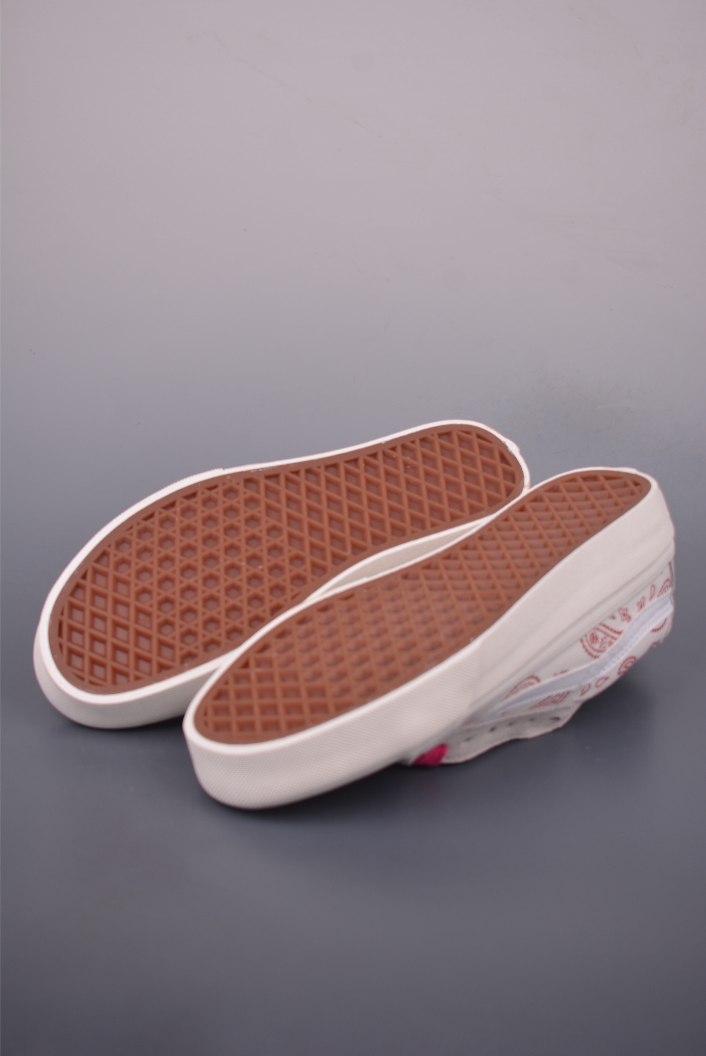 Vans Sk8-Low White Paisley Casual Canvas Shoes, Retro Style Pink Accents 3 i1754774544955 3449 0 2