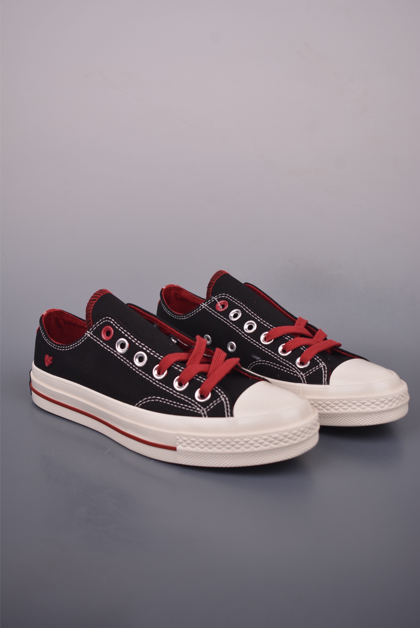 Converse Chuck 1970s Valentine's Day Limited Edition Canvas Shoes 2 i1754775045408 8677 0 0