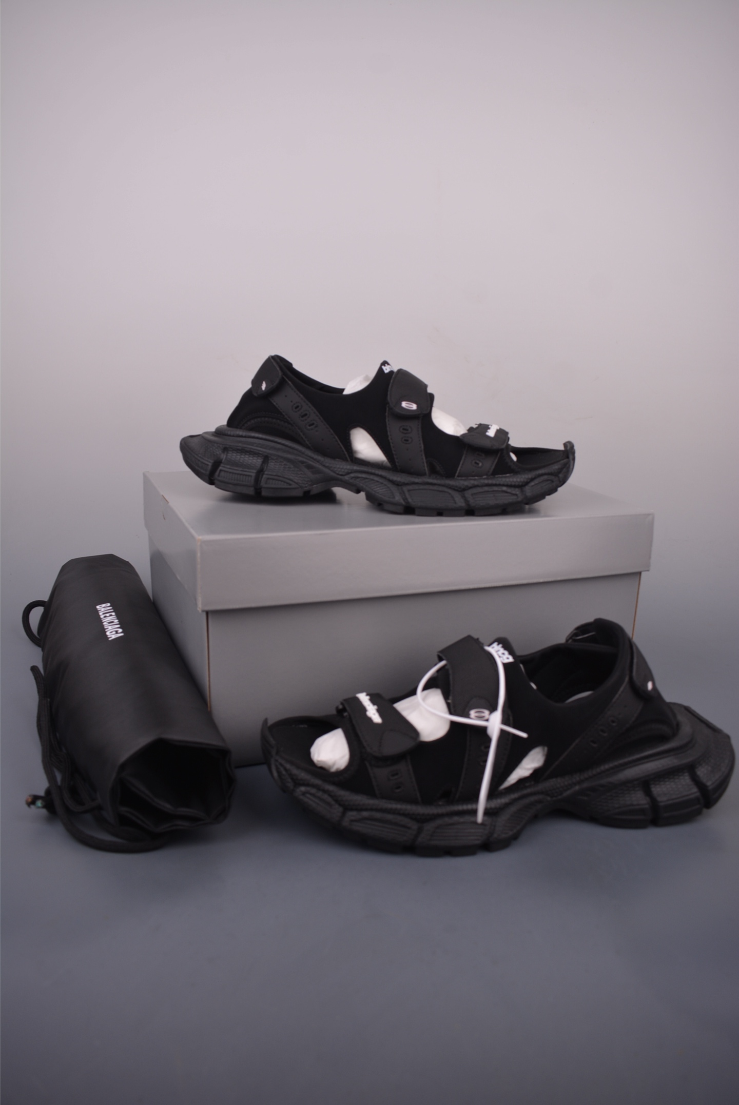 Balenciaga 3XL Sandals: Retro-Style Beach Sandals with Adjustable Straps 6 i1754778569317 3376 0 4