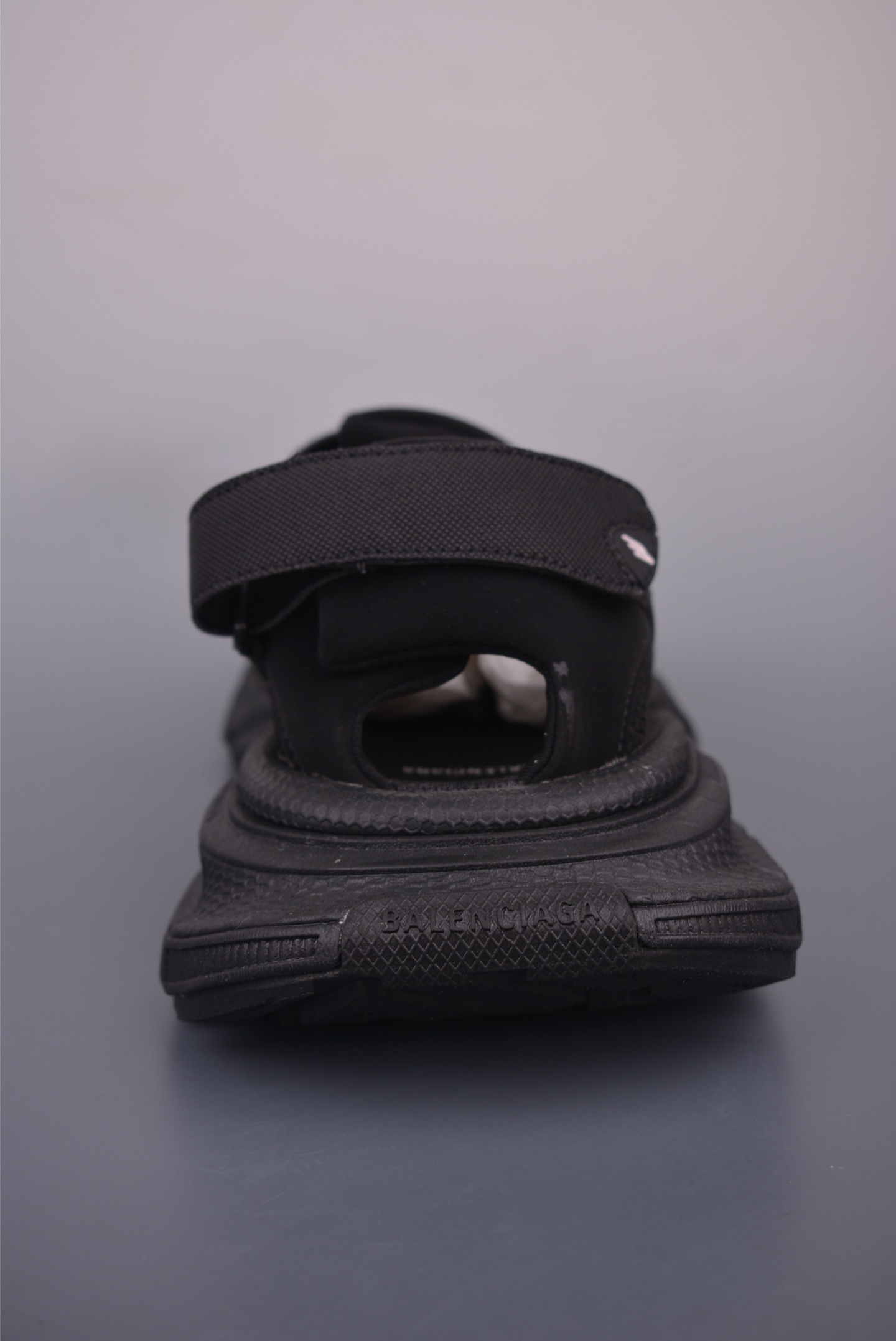 Balenciaga 3XL Sandals: Retro-Style Beach Sandals with Adjustable Straps 5 i1754778569366 3715 0 3