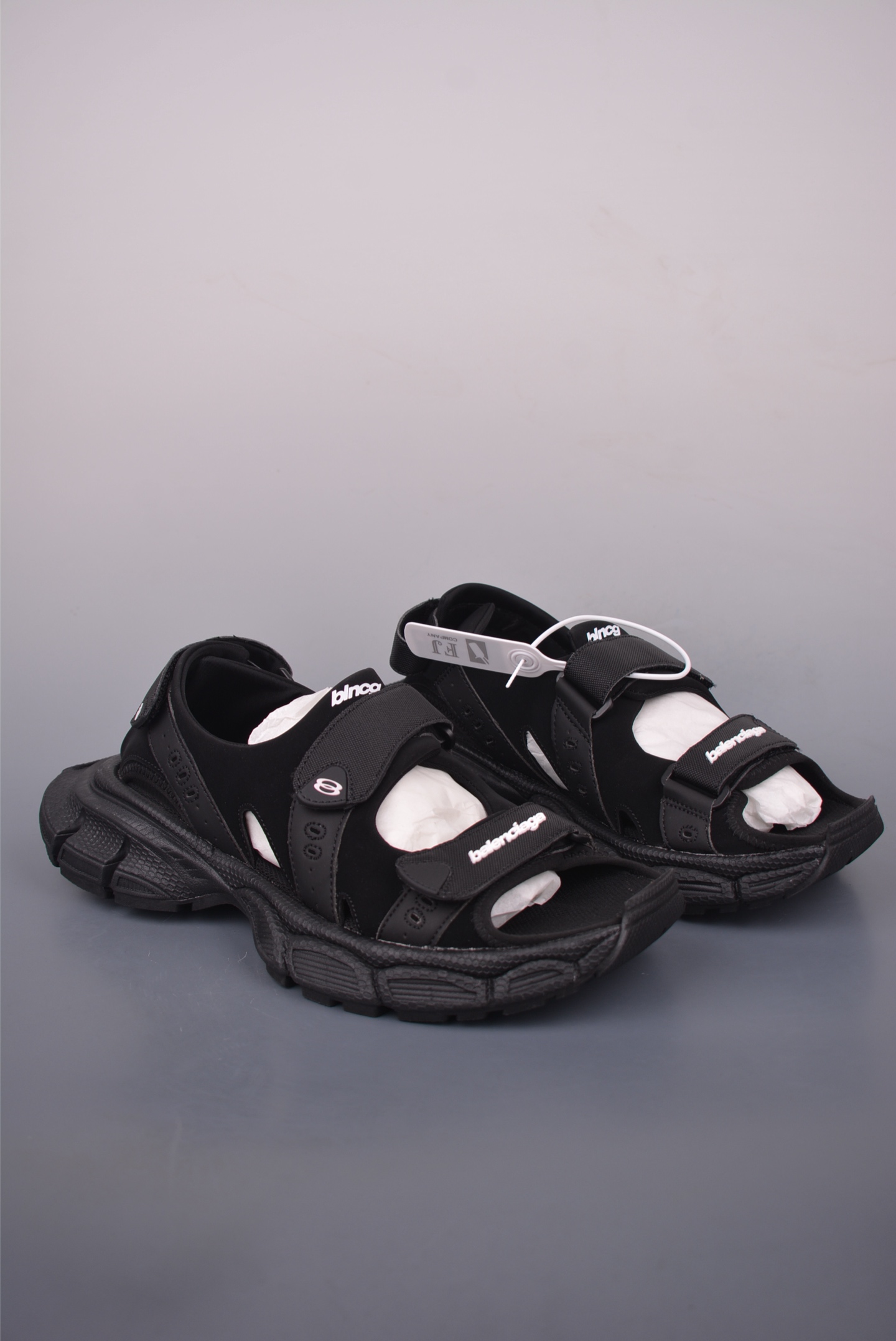 Balenciaga 3XL Sandals: Retro-Style Beach Sandals with Adjustable Straps 2 i1754778570910 365 0 0