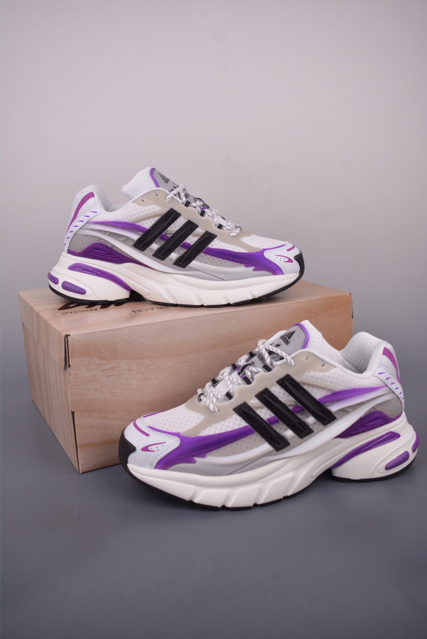 Pharrell x adidas Adistar Jellyfish 低帮复古风老爹鞋 JP9268