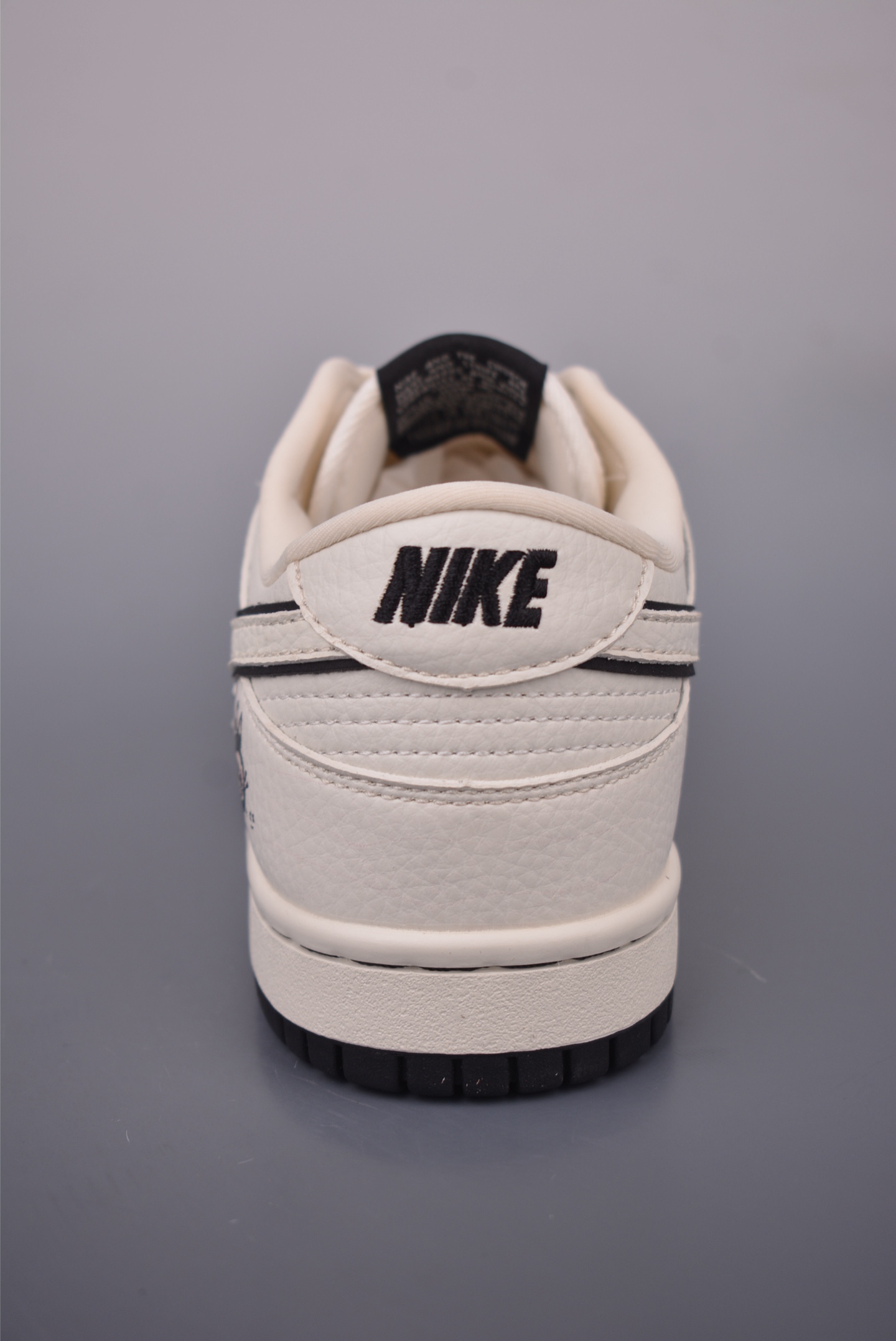 Nike SB Dunk Low Louis Vuitton Sneakers - Limited Edition Designer Shoes 4 i1754860536161 2057 0 3