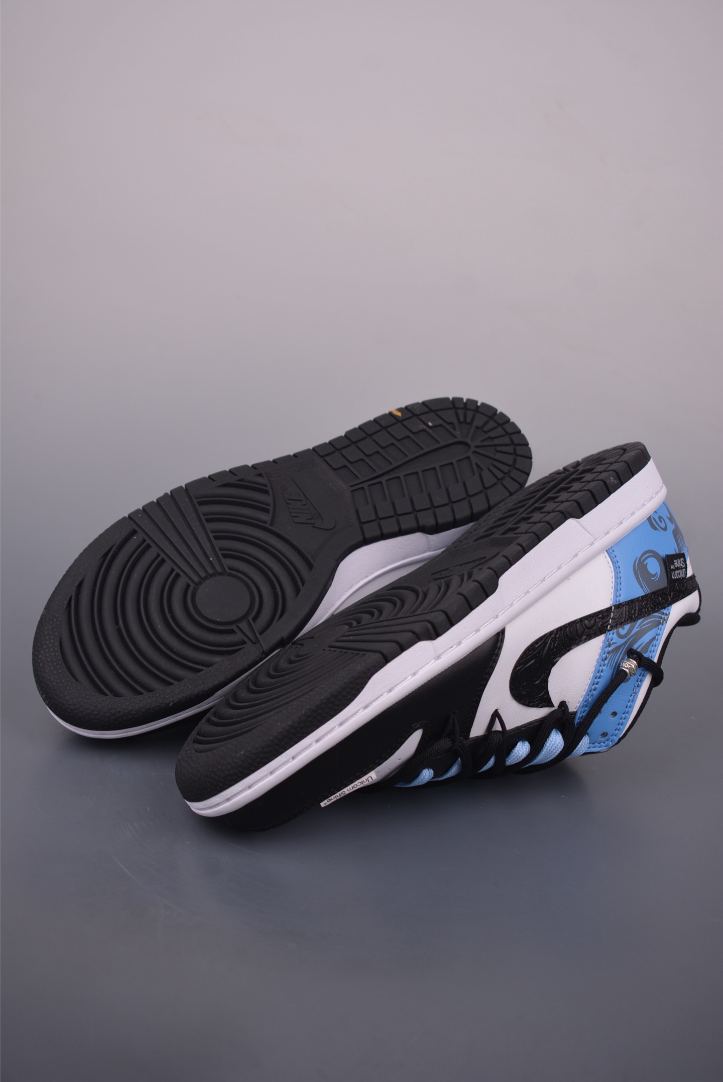 Nike SB Dunk Low White Blue Black Deconstructed Lace-Up Sneakers 4 i1754860696320 9457 0 2