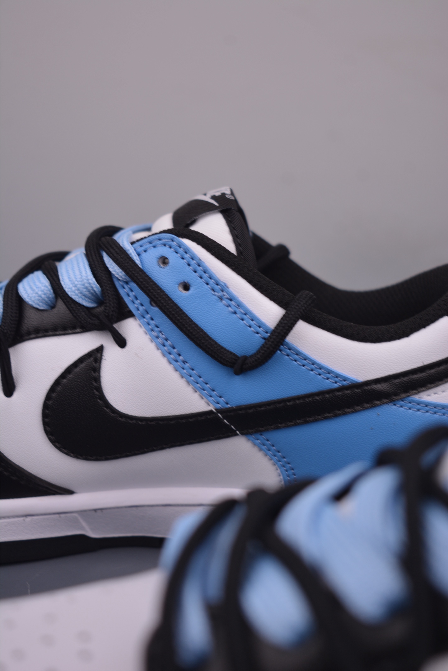 Nike SB Dunk Low White Blue Black Deconstructed Lace-Up Sneakers 9 i1754860698993 5218 0 7