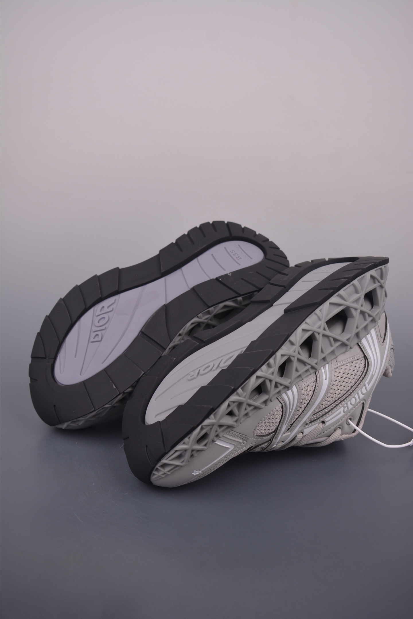 Dior B35 NXT Sneakers: 3D-Printed Sole, Mesh Upper, Stylish & Comfortable 4 i1754863065160 5633 0 2