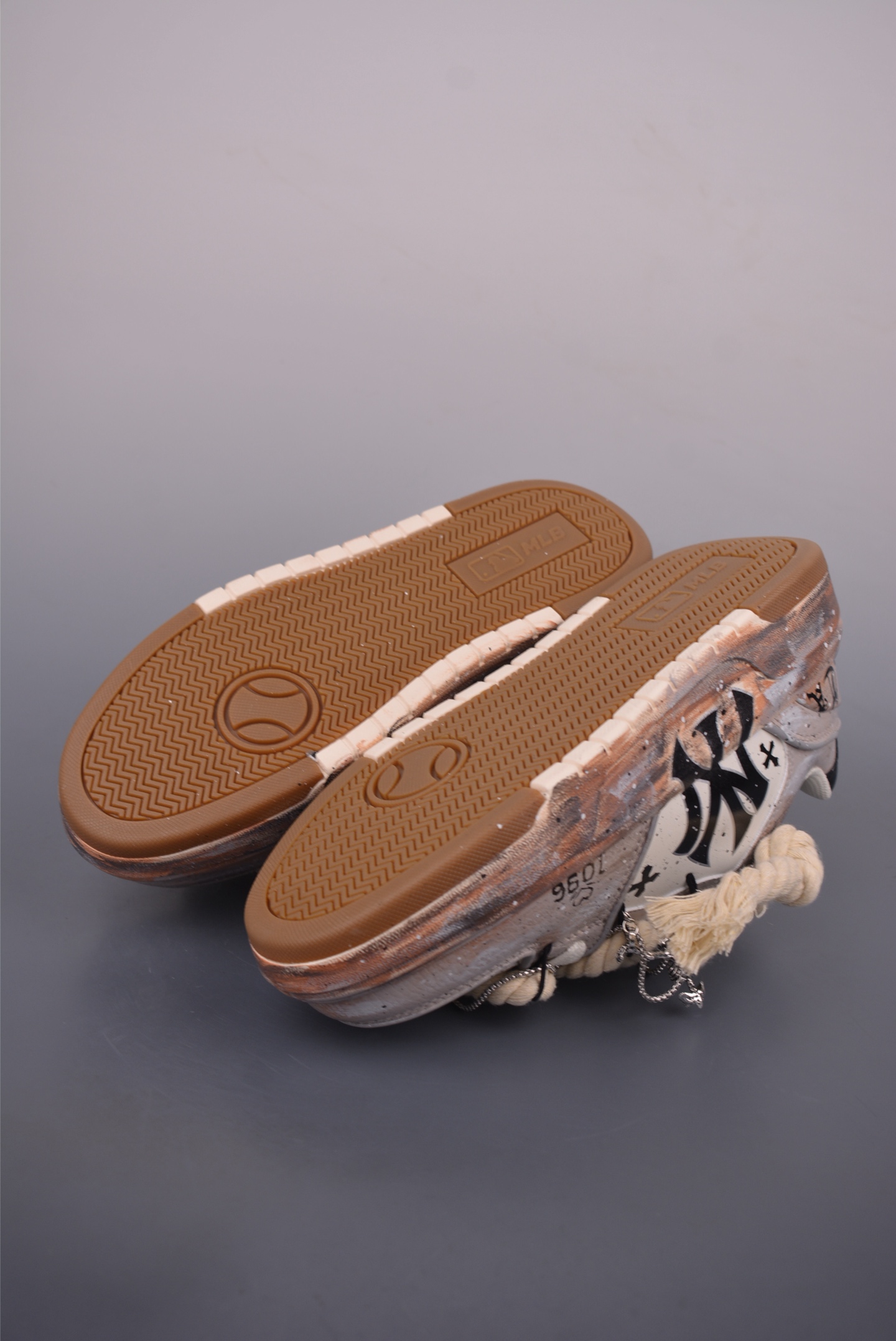 MLB NY Yankees Graffiti Chunky Sneakers: Distressed Lace-Up Platform Shoes 4 i1754945391581 5887 0 2