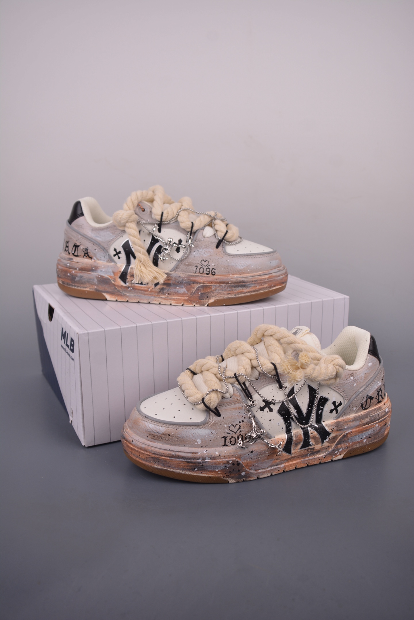 MLB NY Yankees Graffiti Chunky Sneakers: Distressed Lace-Up Platform Shoes 6 i1754945393126 2890 0 4