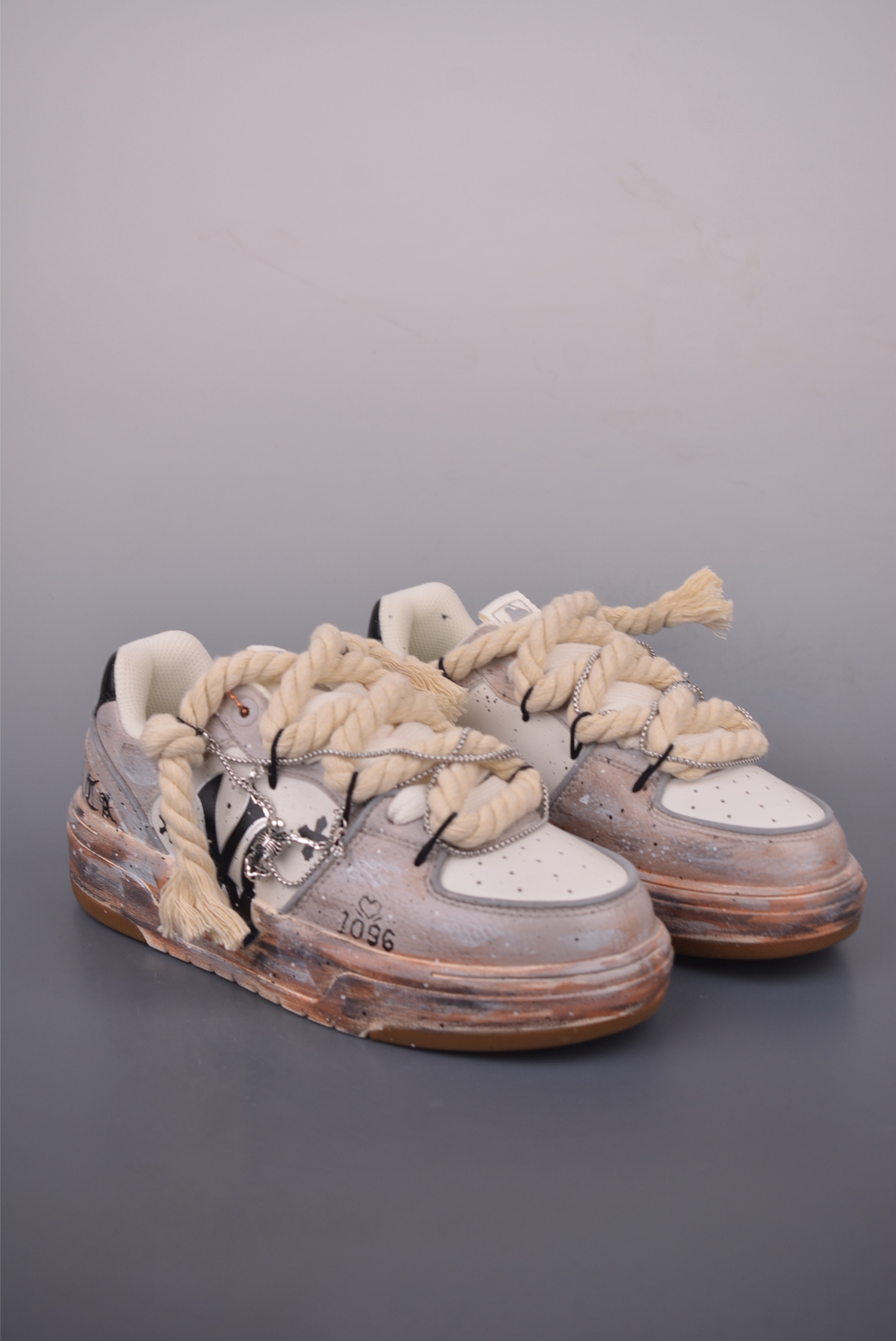 MLB NY Yankees Graffiti Chunky Sneakers: Distressed Lace-Up Platform Shoes 2 i1754945393145 329 0 0