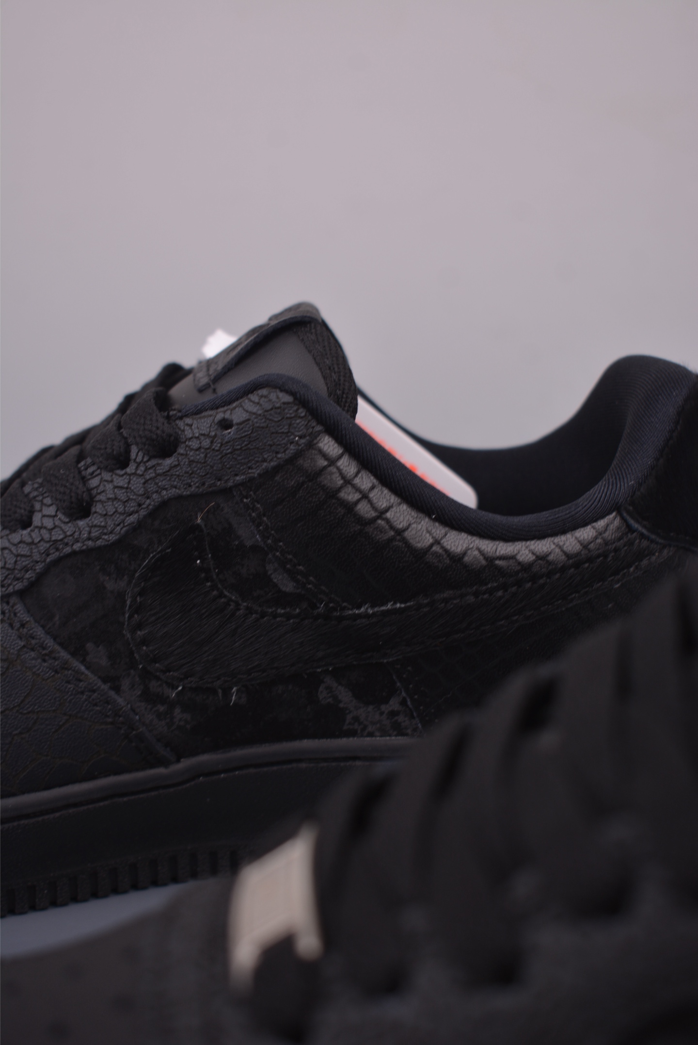 Nike Air Force 1 Low Black Crocodile Skin Embossed Leather Sneakers 9 i1754947878394 1215 0 7