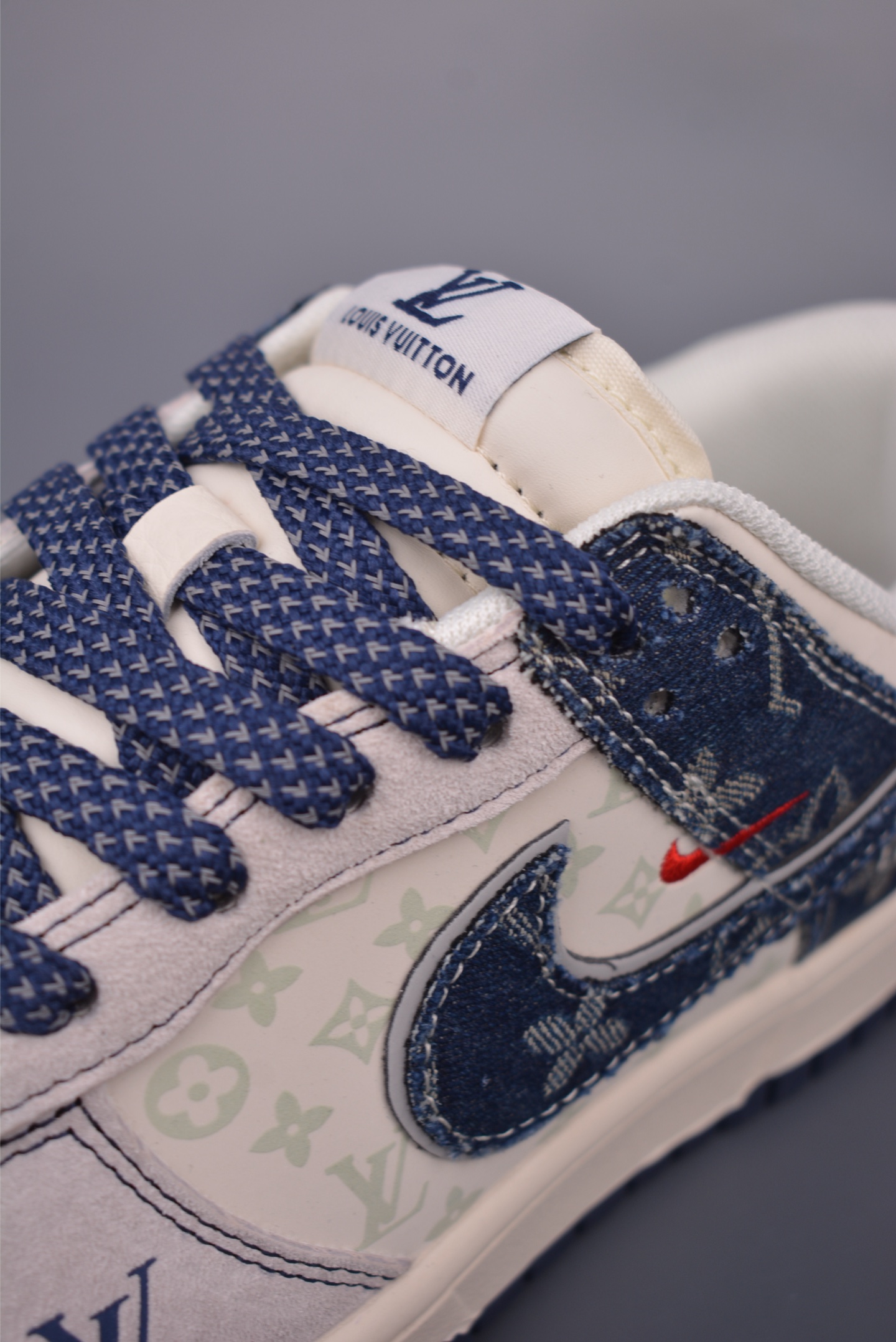 Nike SB Dunk Low Louis Vuitton Collaboration Premium Sneakers 8 i1754950633073 5124 0 6