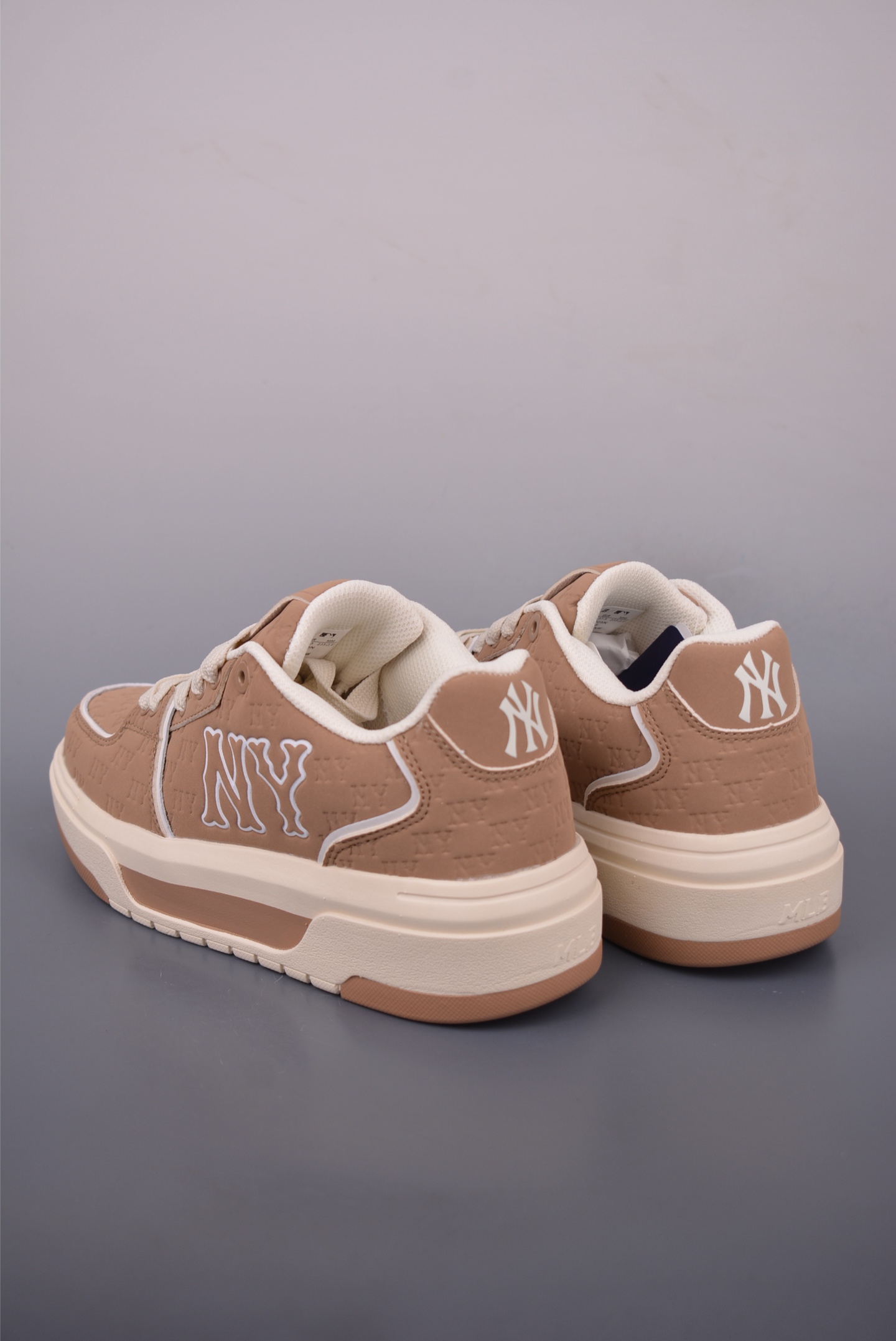 MLB Chunky Liner Embo Monogram New York Yankees Fashion Sneakers 2 i1755034915357 5422 0 1