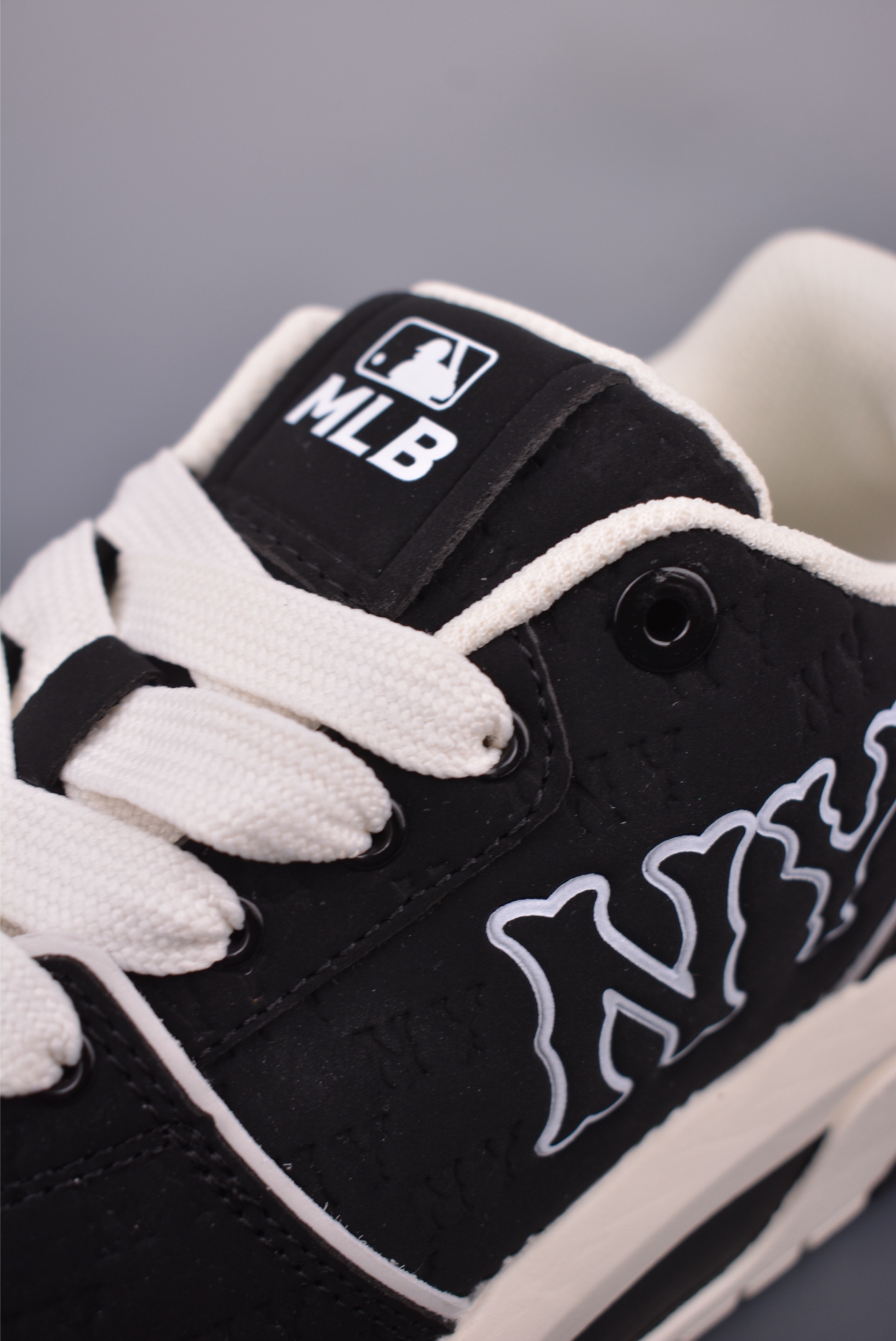 MLB Chunky Liner Embo Monogram New York Yankees Sneakers - Retro Style 7 i1755034935364 9492 0 6