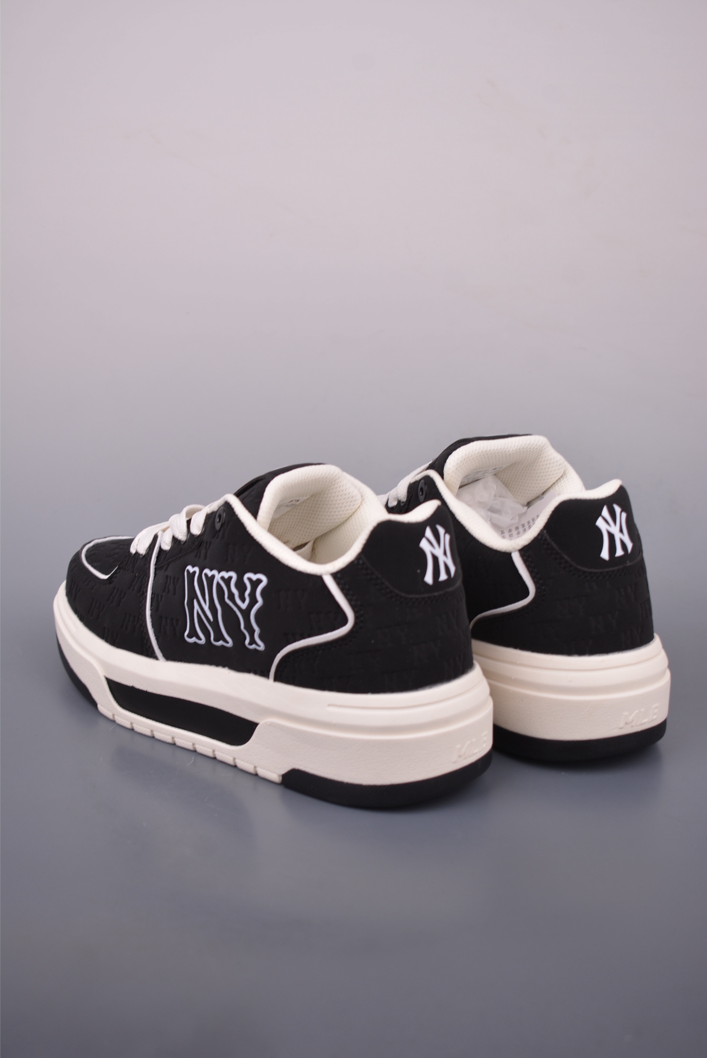 MLB Chunky Liner Embo Monogram New York Yankees Sneakers - Retro Style 2 i1755034937055 7673 0 1